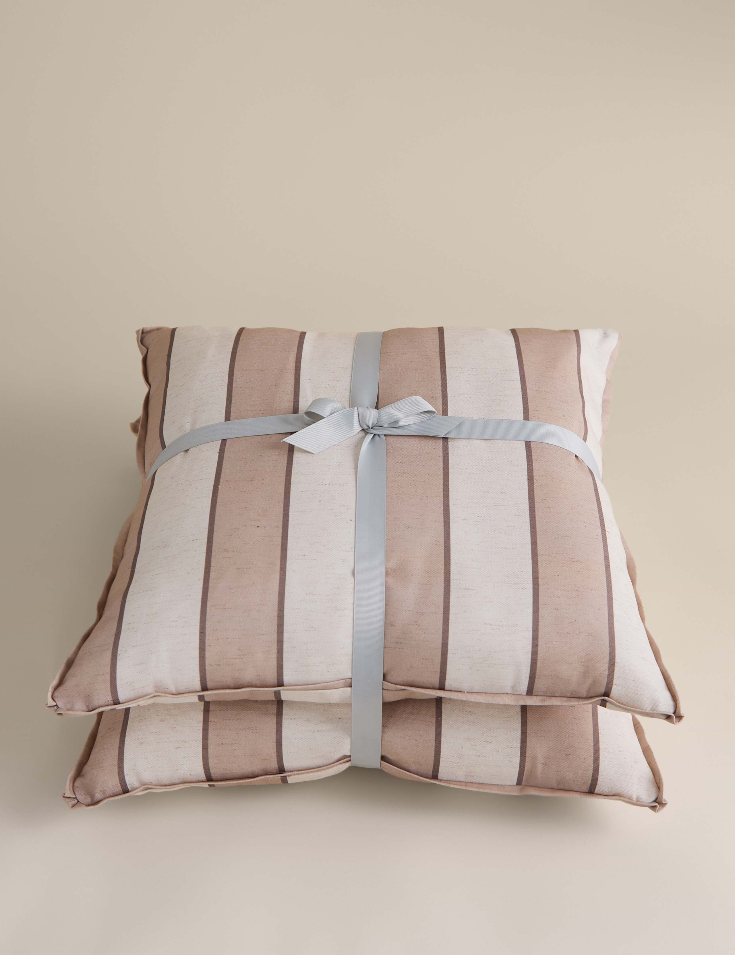 Set of 2 Striped Outdoor Cushions 4 of 4