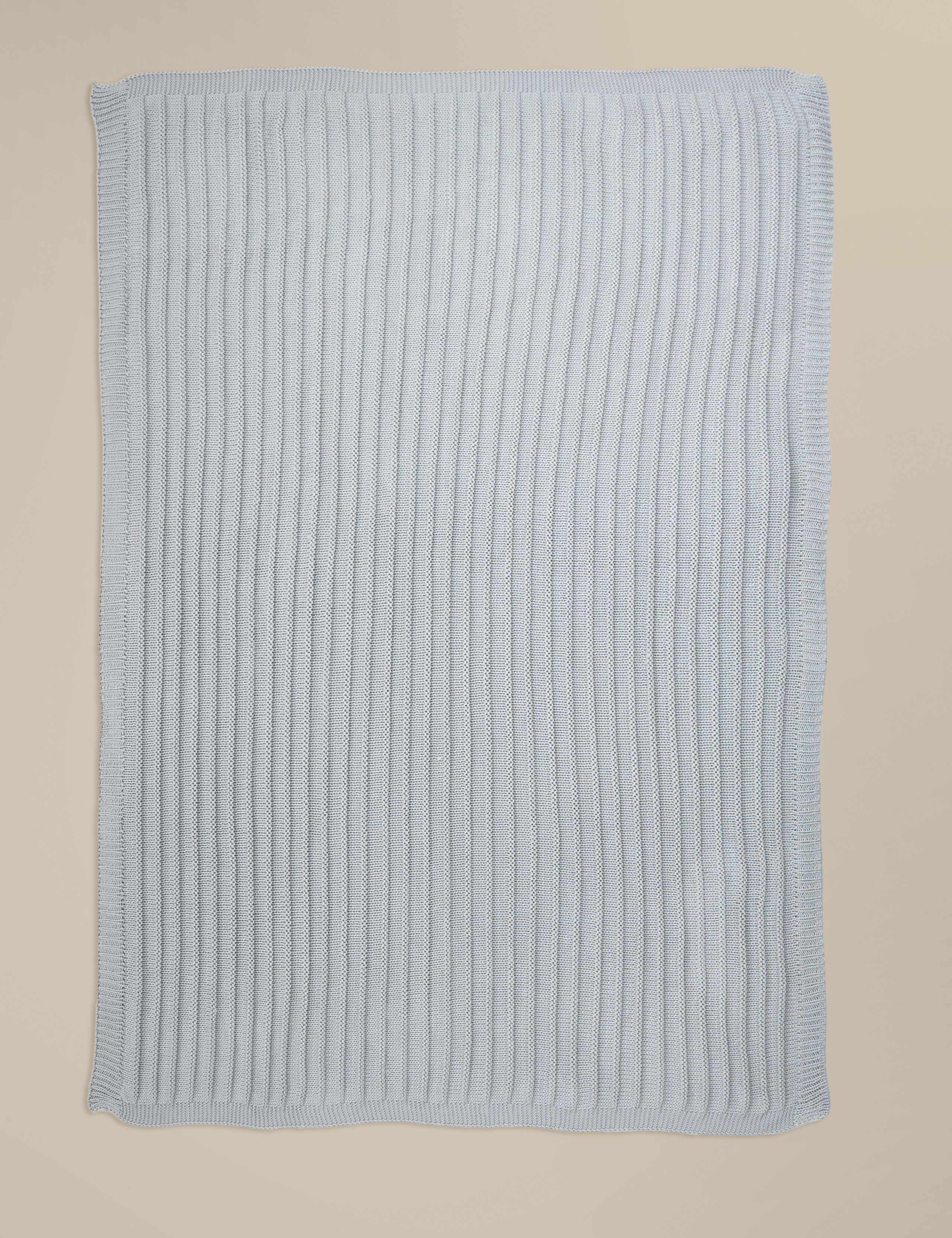 Ribbed Knitted Throw 3 of 4