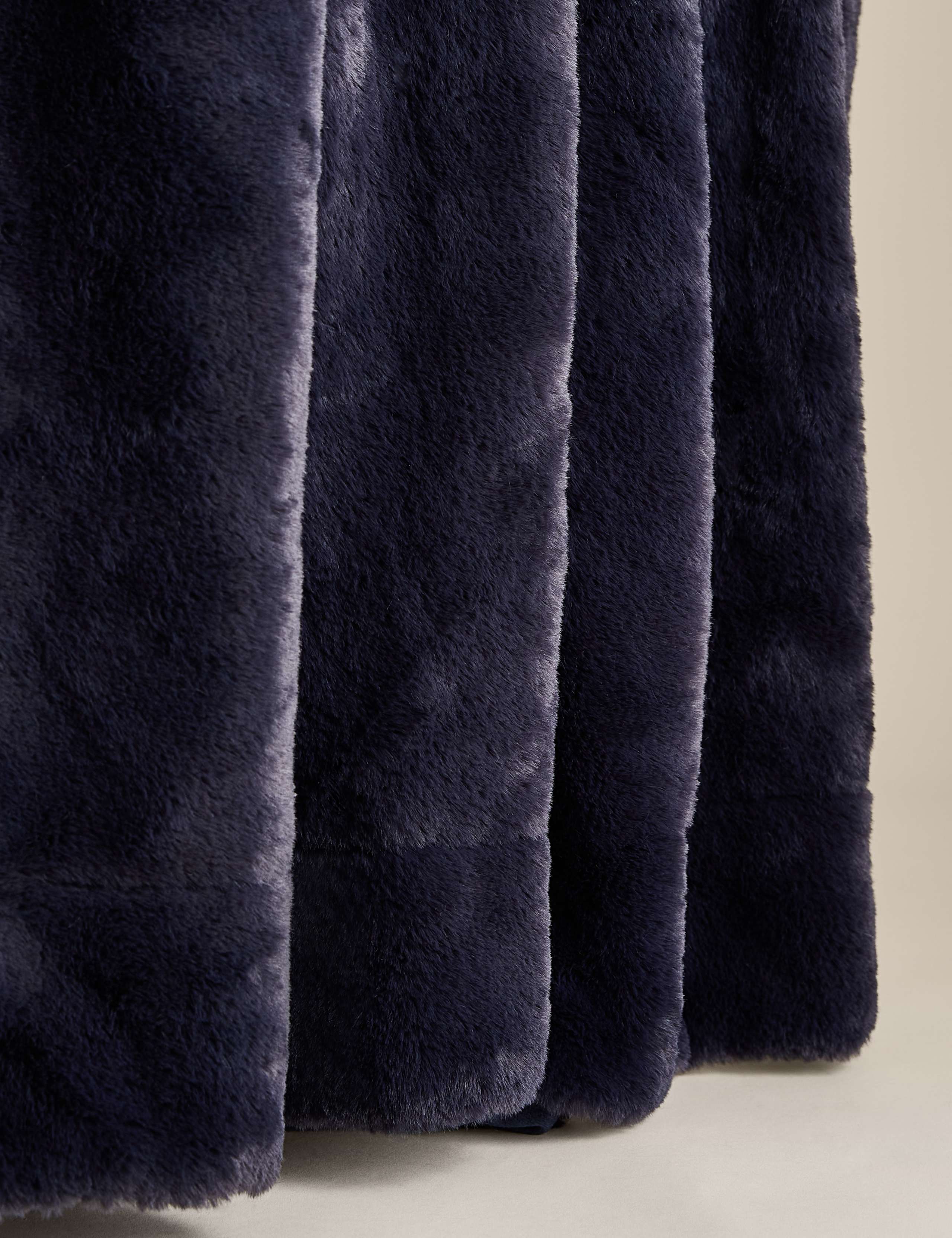 Supersoft Faux Fur Large Throw 4 of 4
