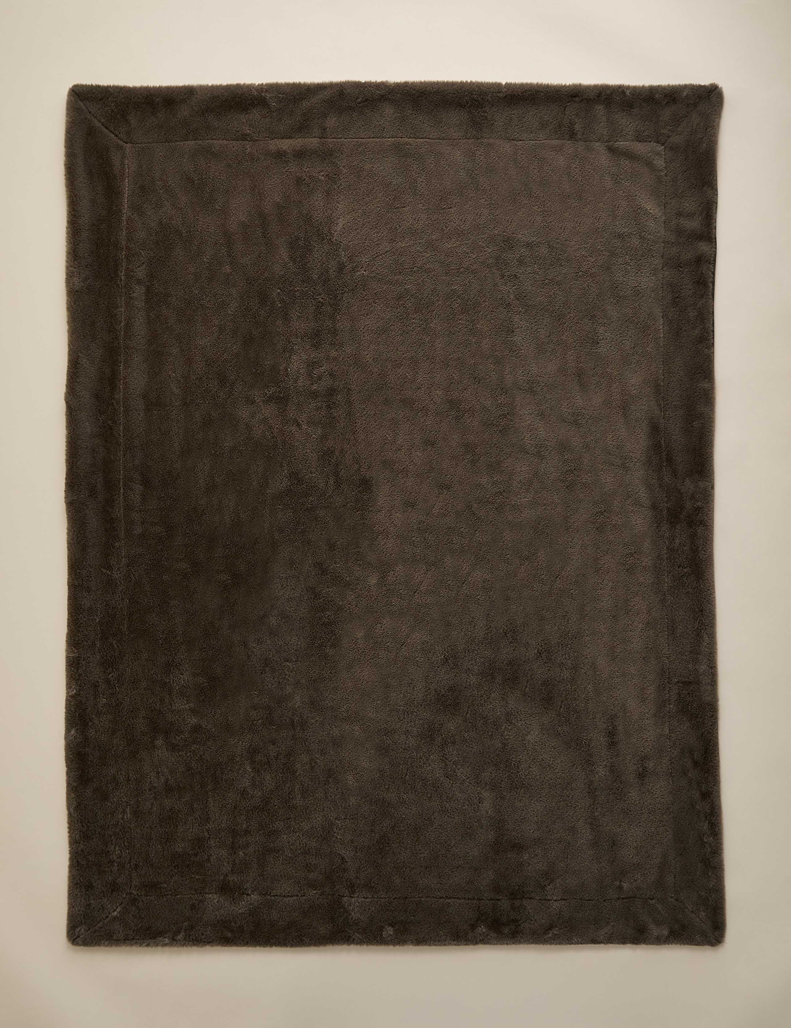 Supersoft Faux Fur Large Throw 2 of 4