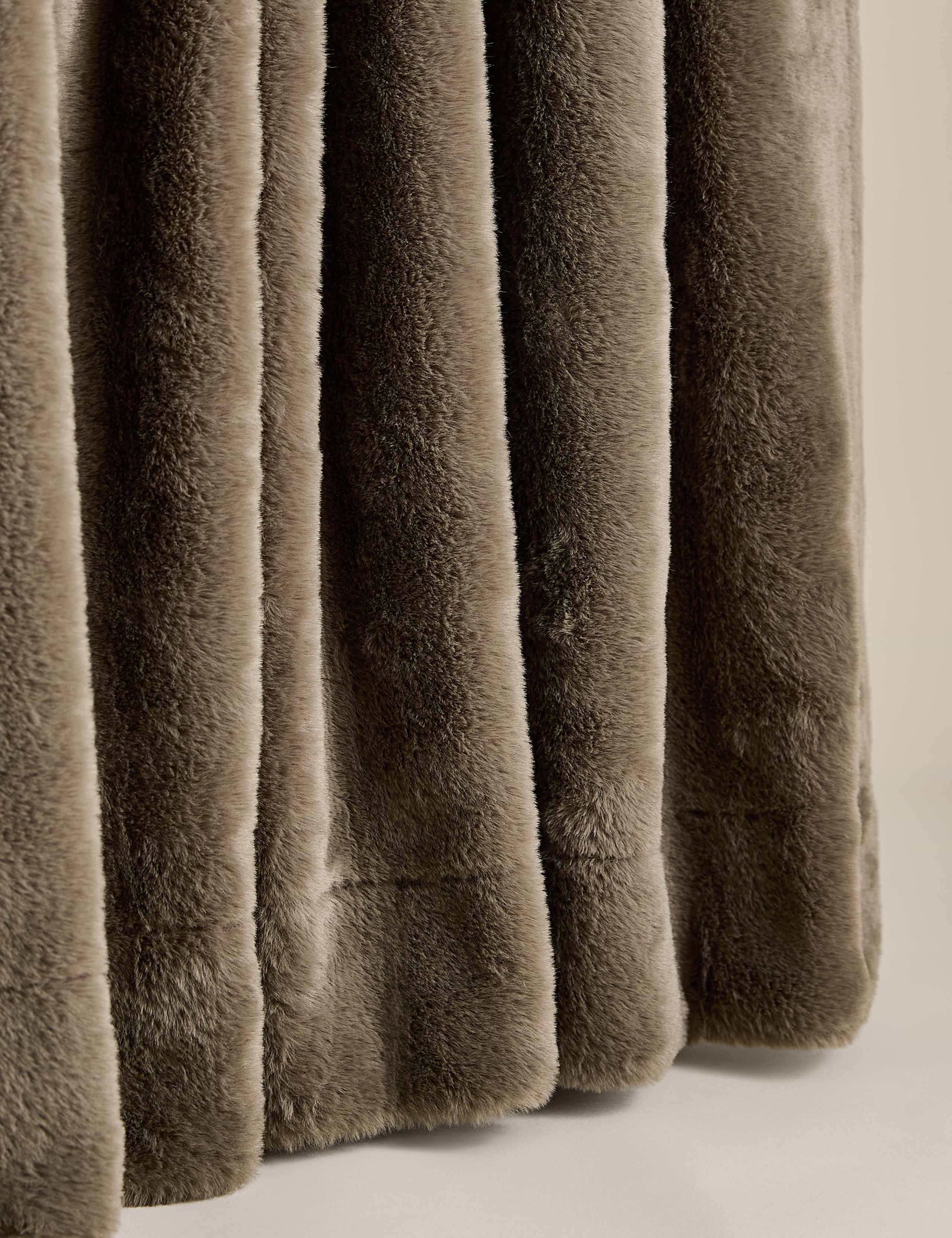 Supersoft Faux Fur Large Throw 4 of 4