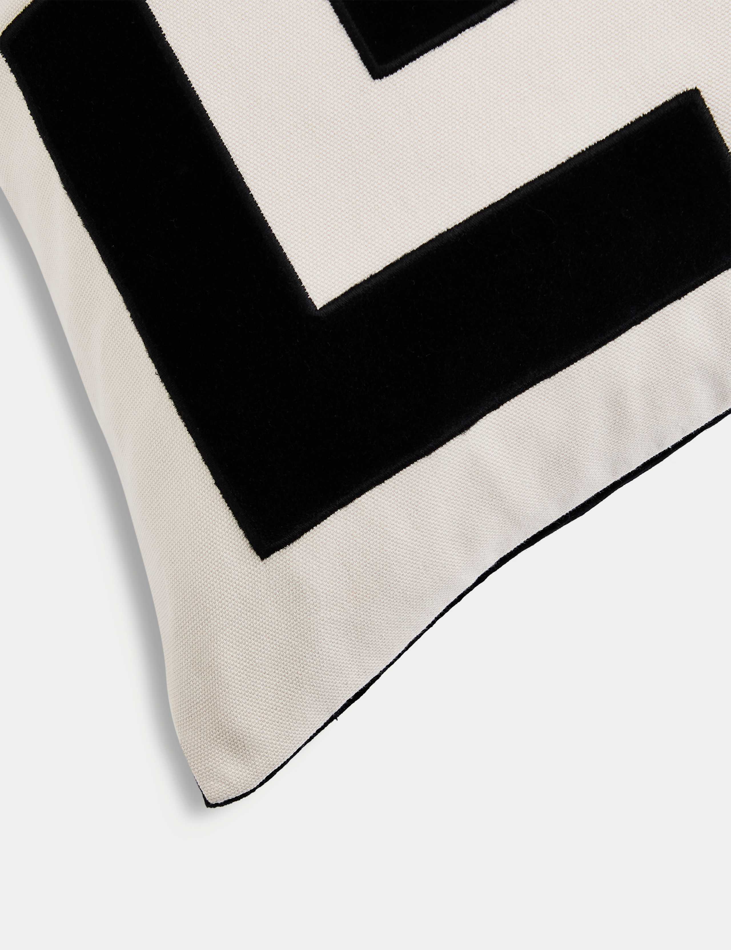 Cut Square Cushion 5 of 6