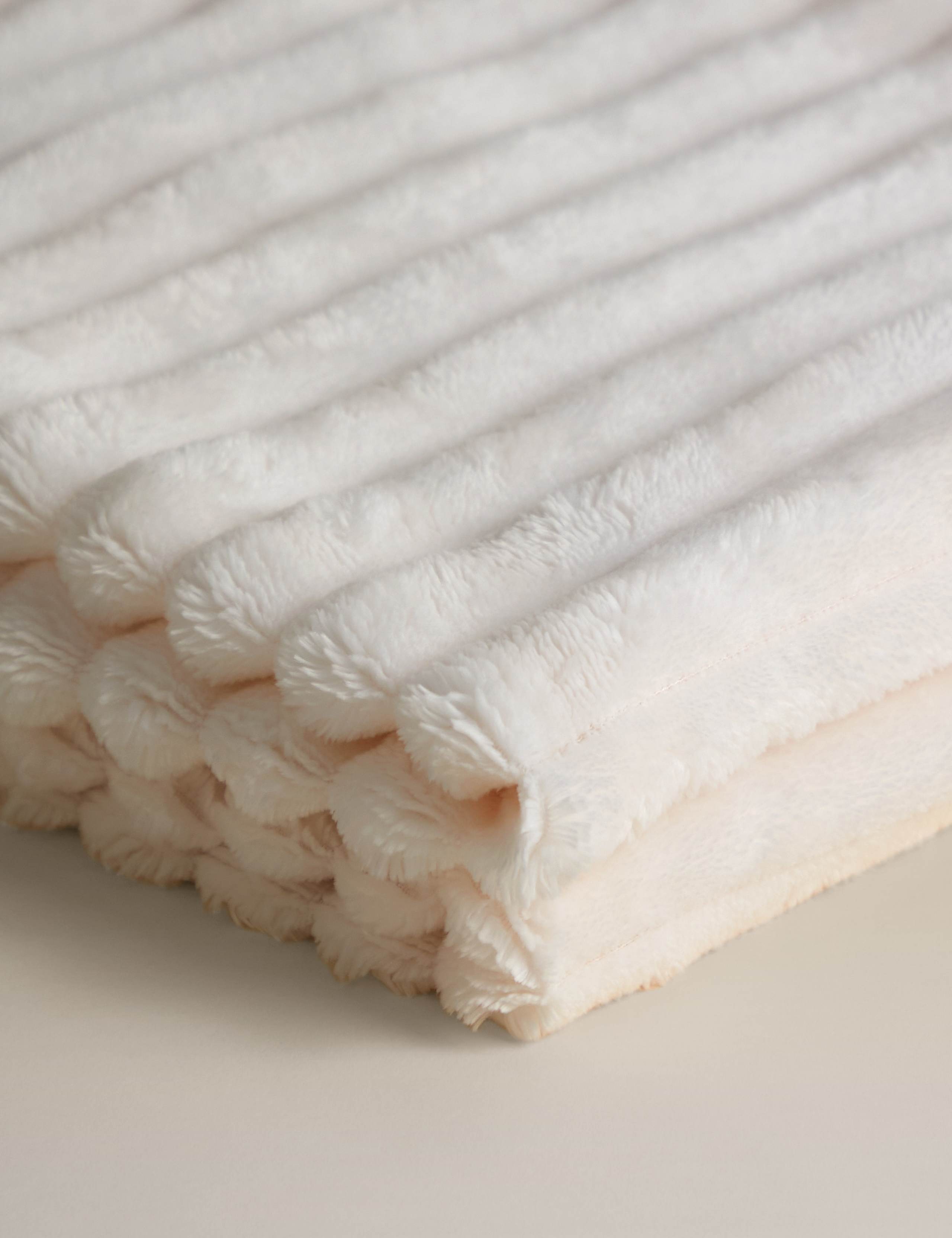 Fleece Ribbed Throw 4 of 4