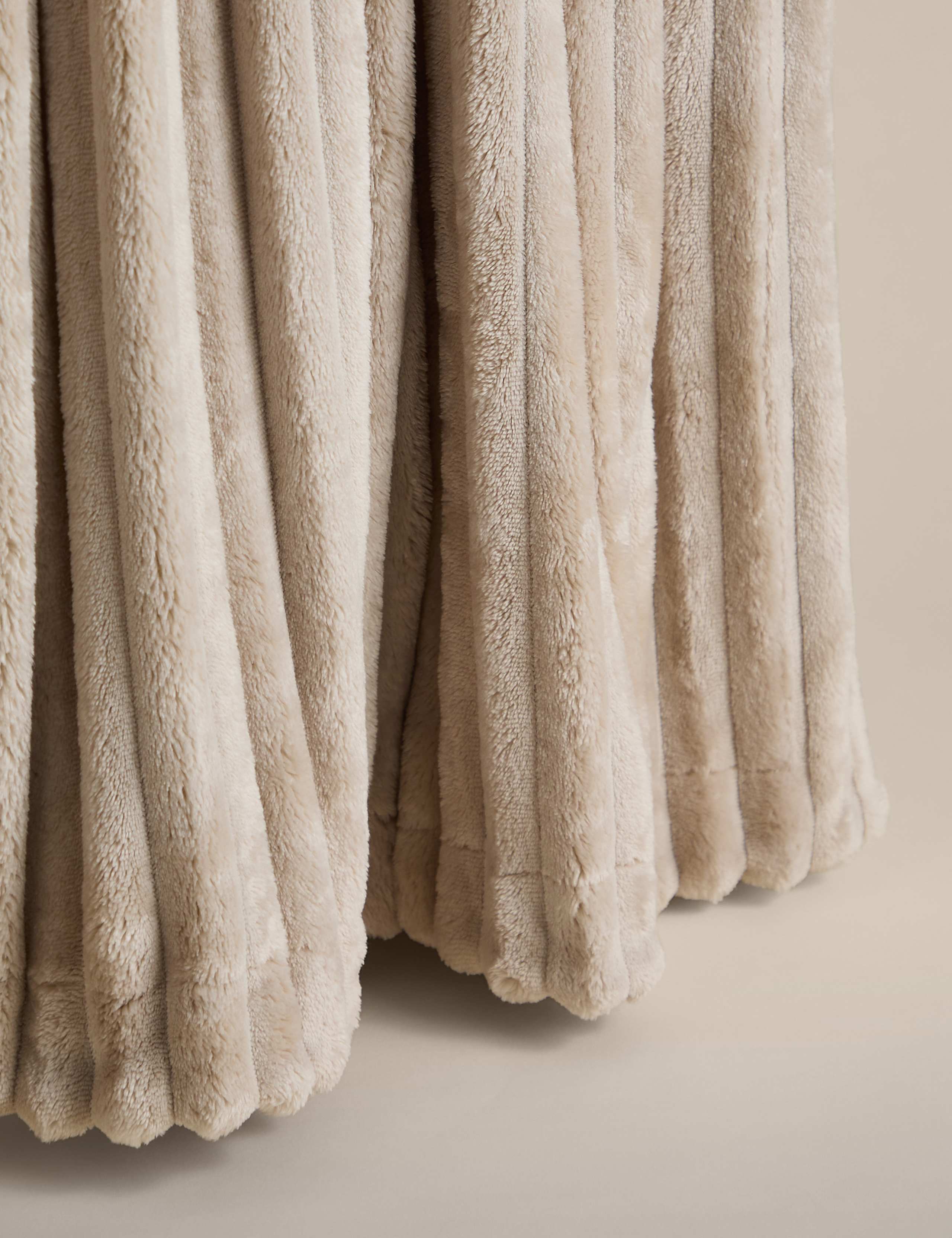 Fleece Ribbed Throw 2 of 4