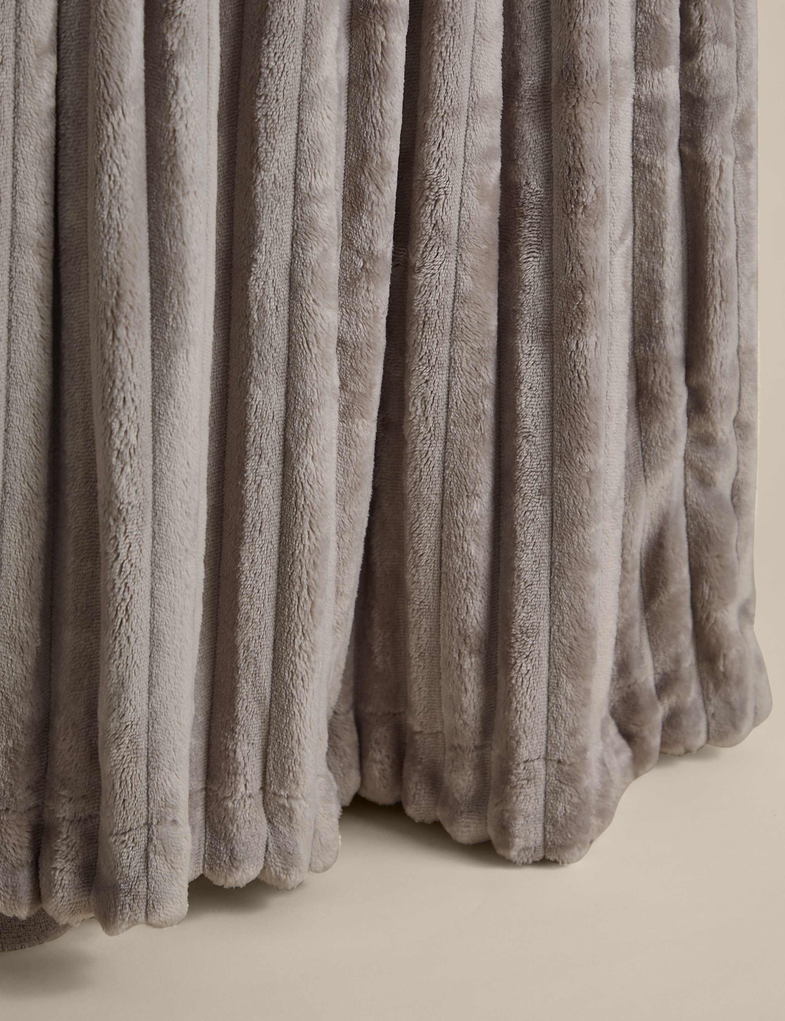 Fleece Ribbed Throw 2 of 4