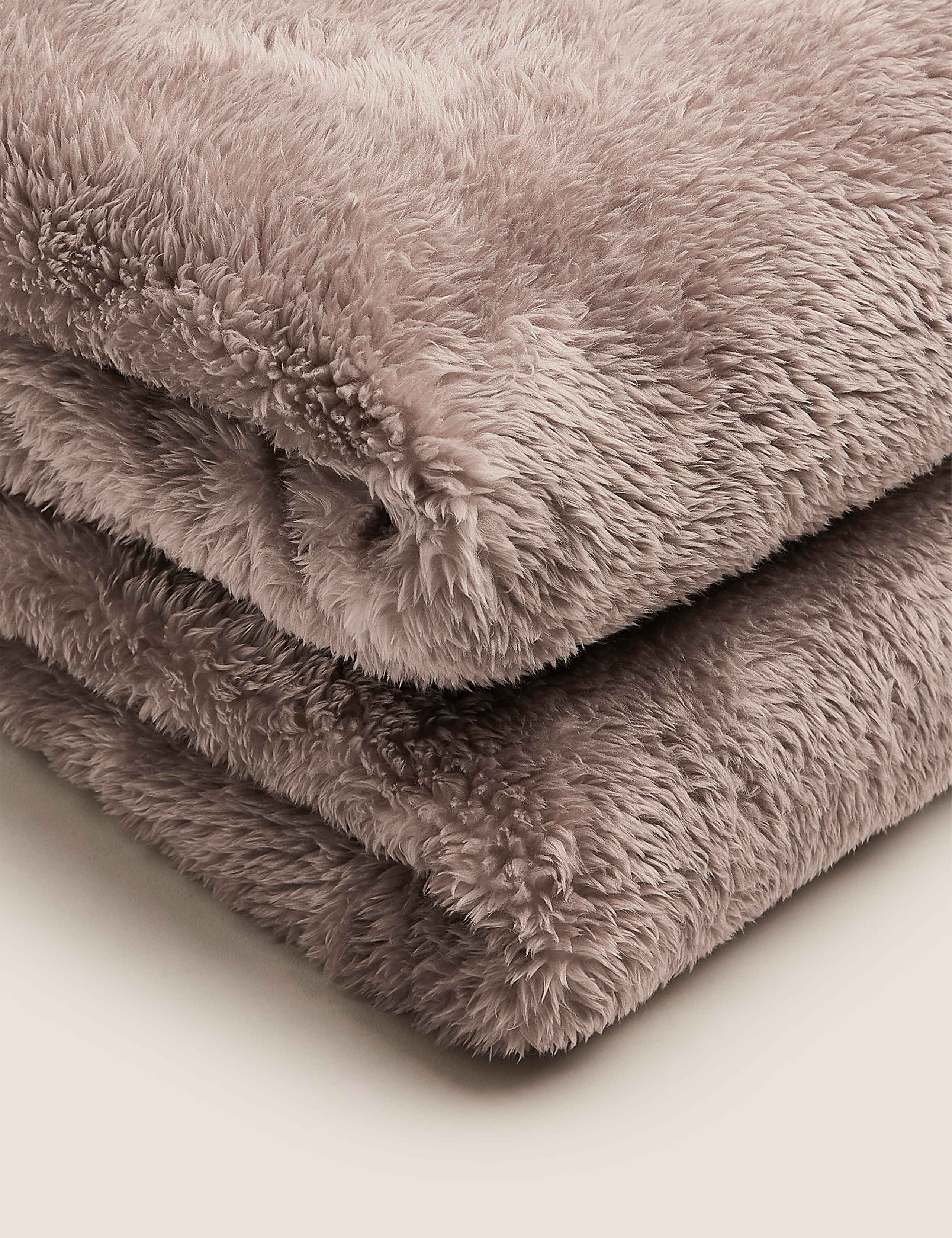 Luxury Fleece Throw 3 of 7