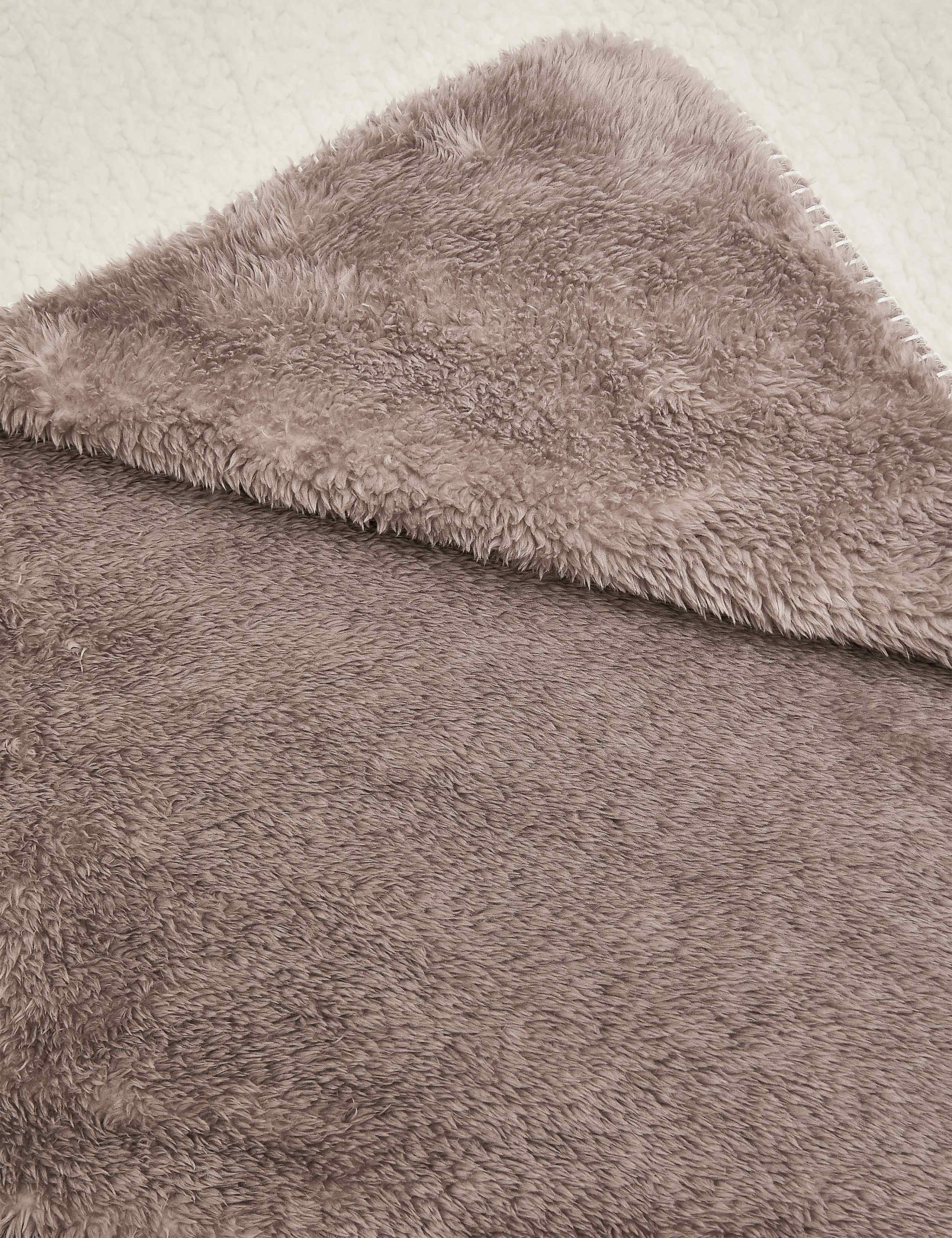 Luxury Fleece Throw 4 of 7