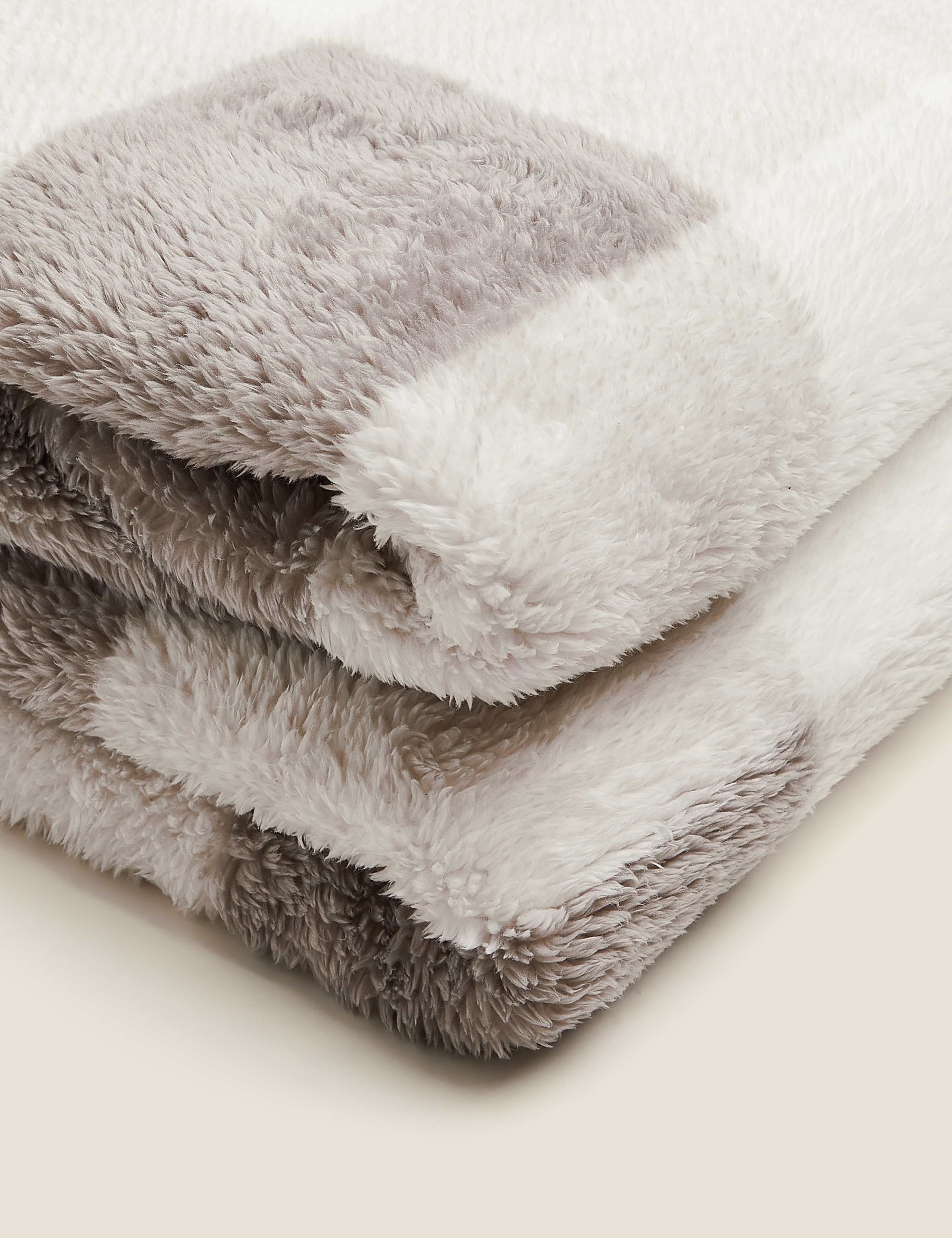 Checked Luxury Throw 3 of 7