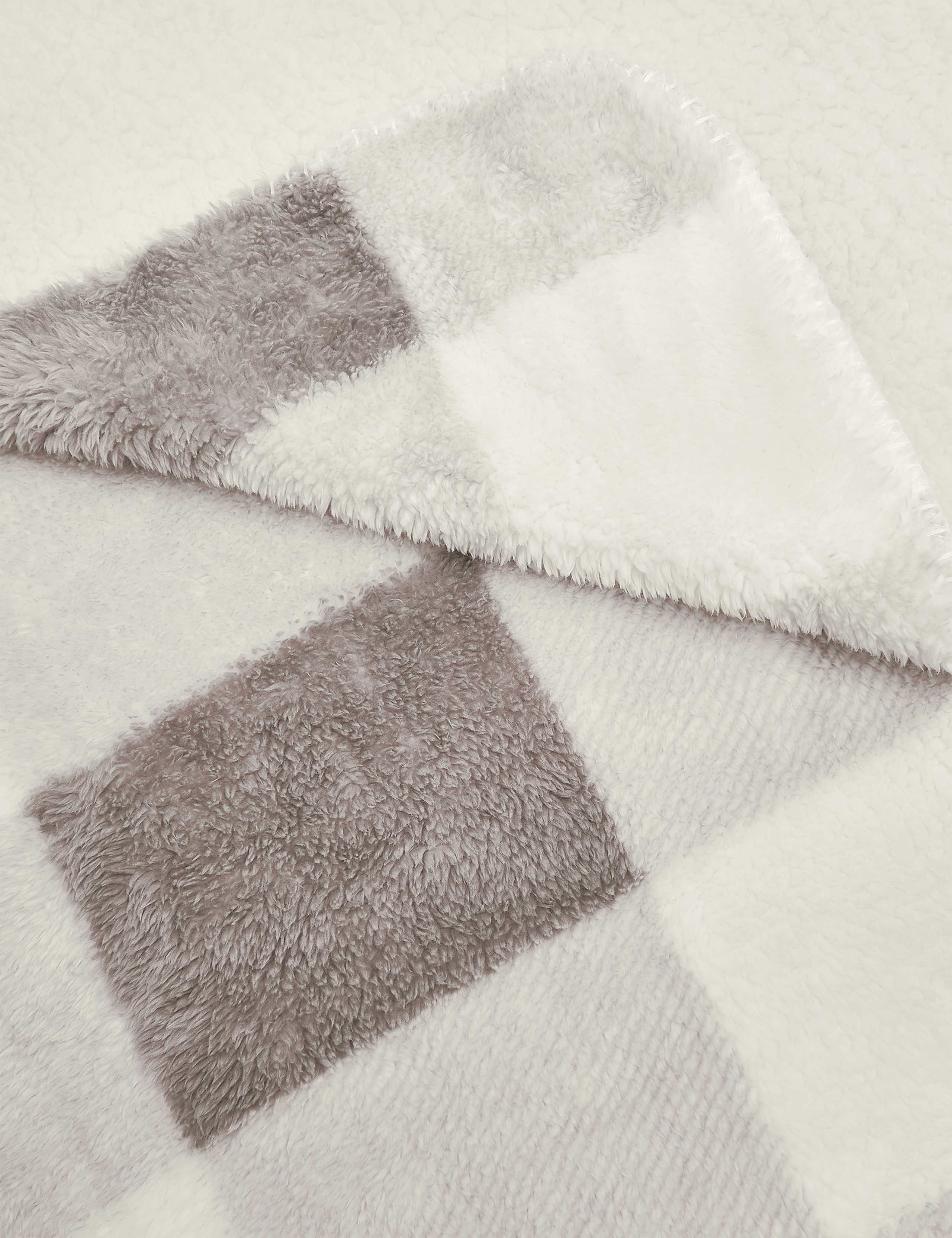 Checked Luxury Throw 4 of 7