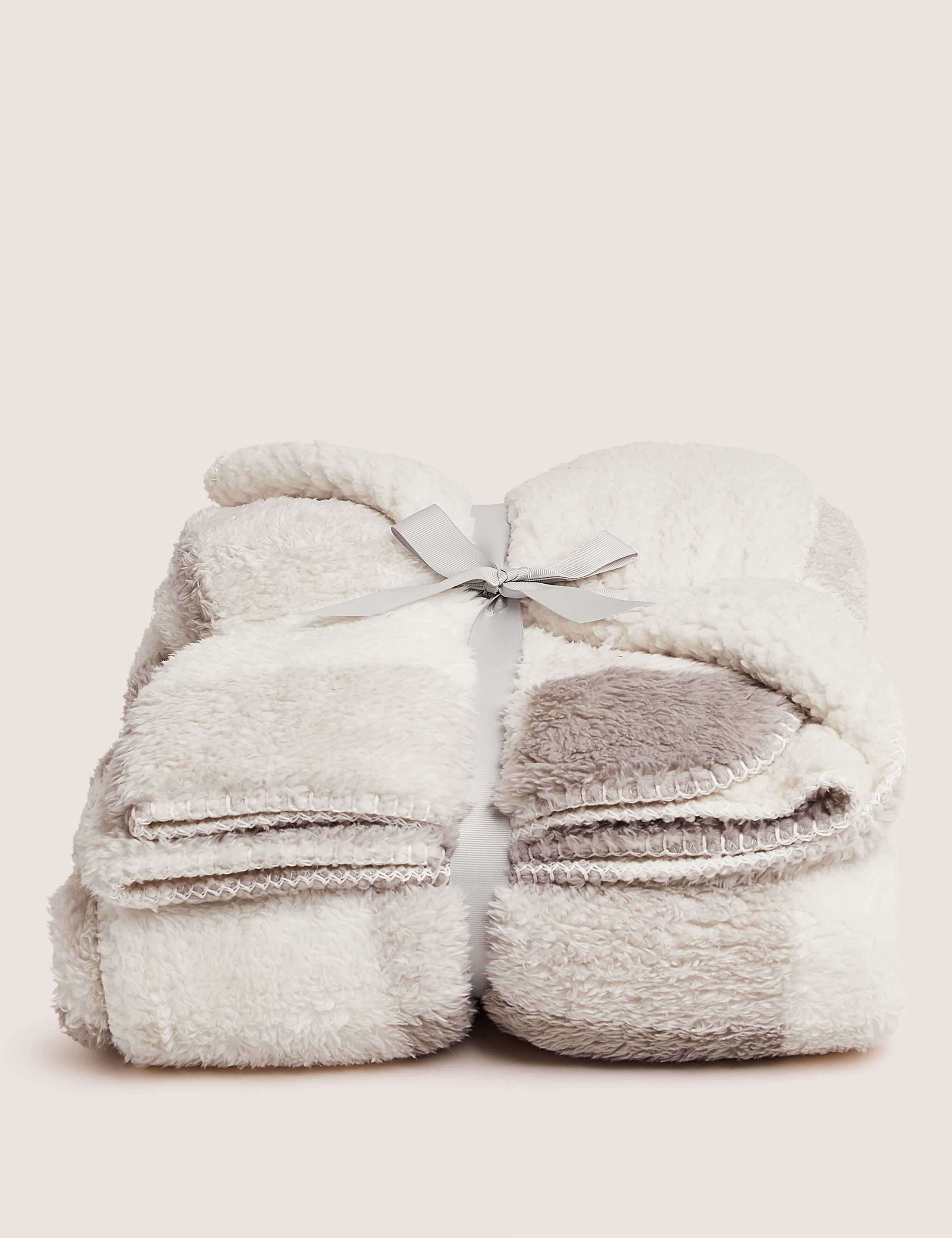 Checked Luxury Throw 6 of 7