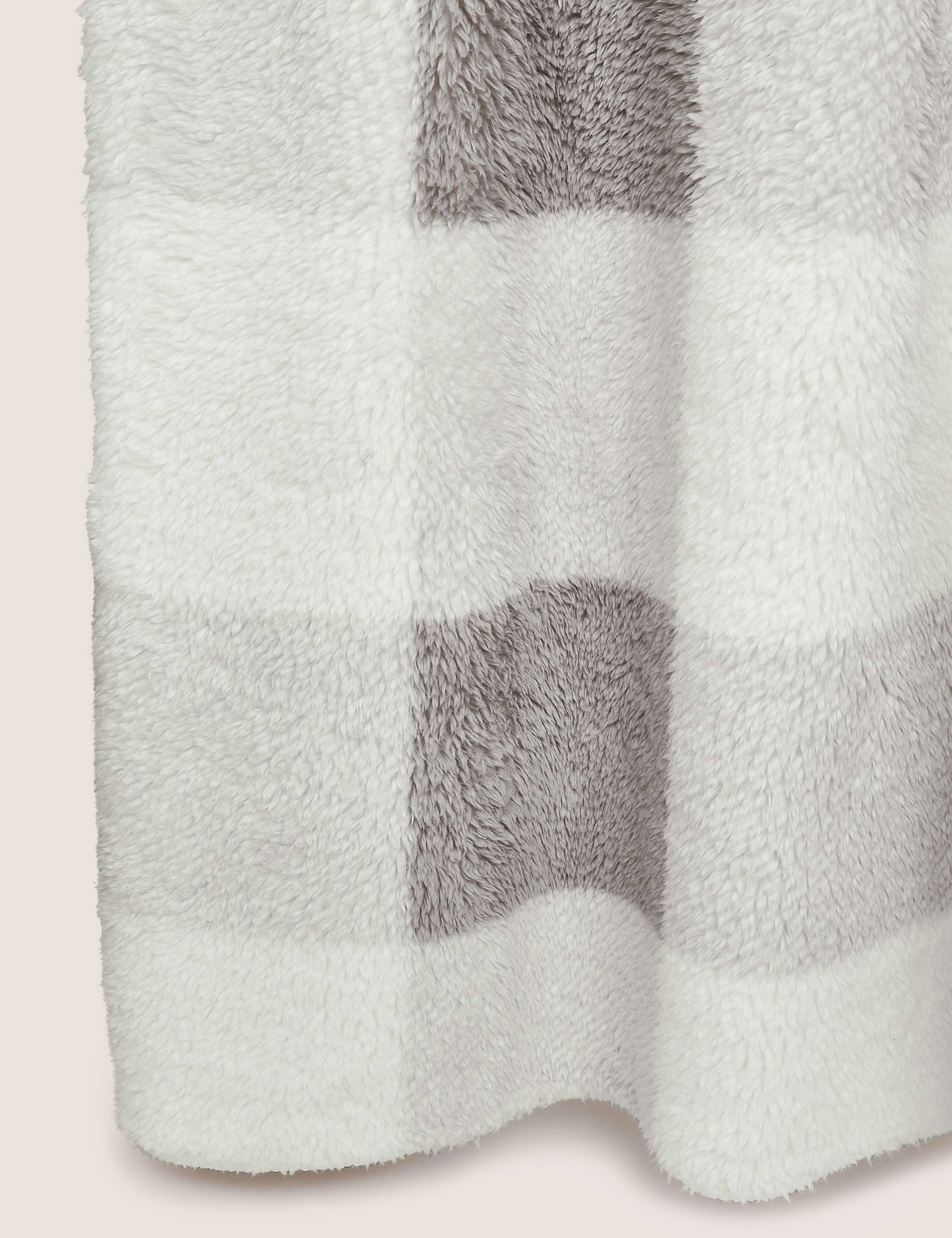 Checked Luxury Throw 2 of 7
