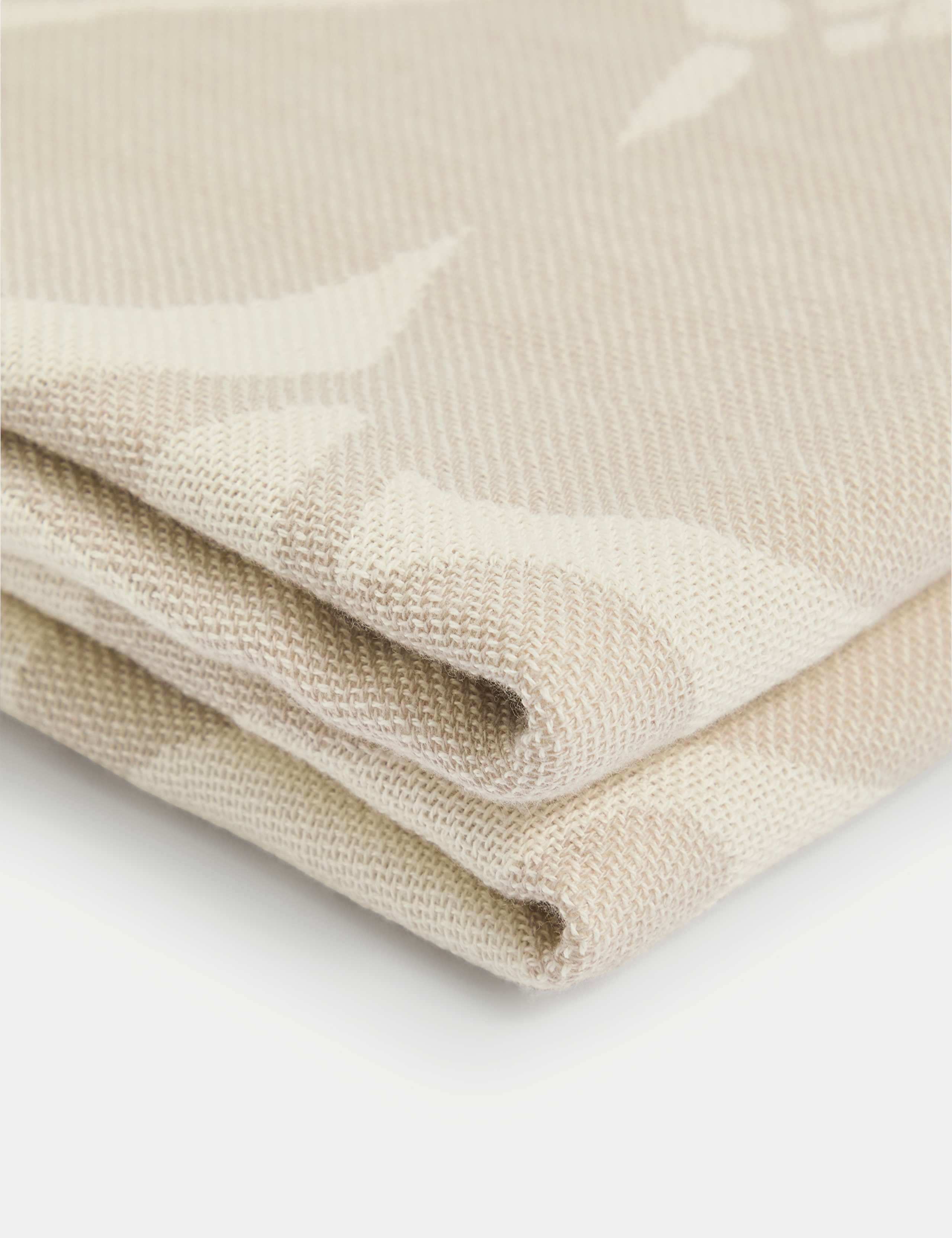 Pure Cotton Floral Jacquard Throw 4 of 4