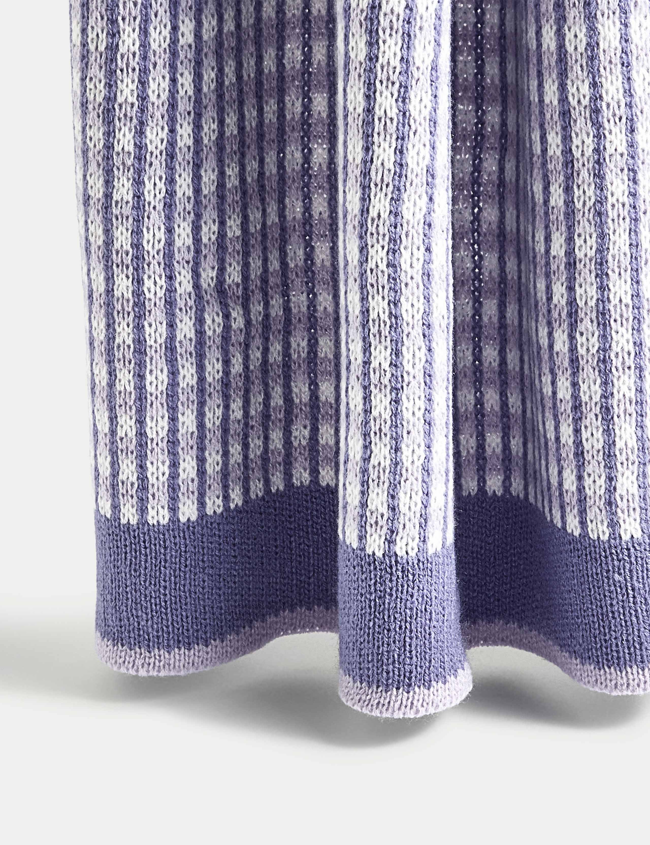 Two Tone Knitted Throw 2 of 4