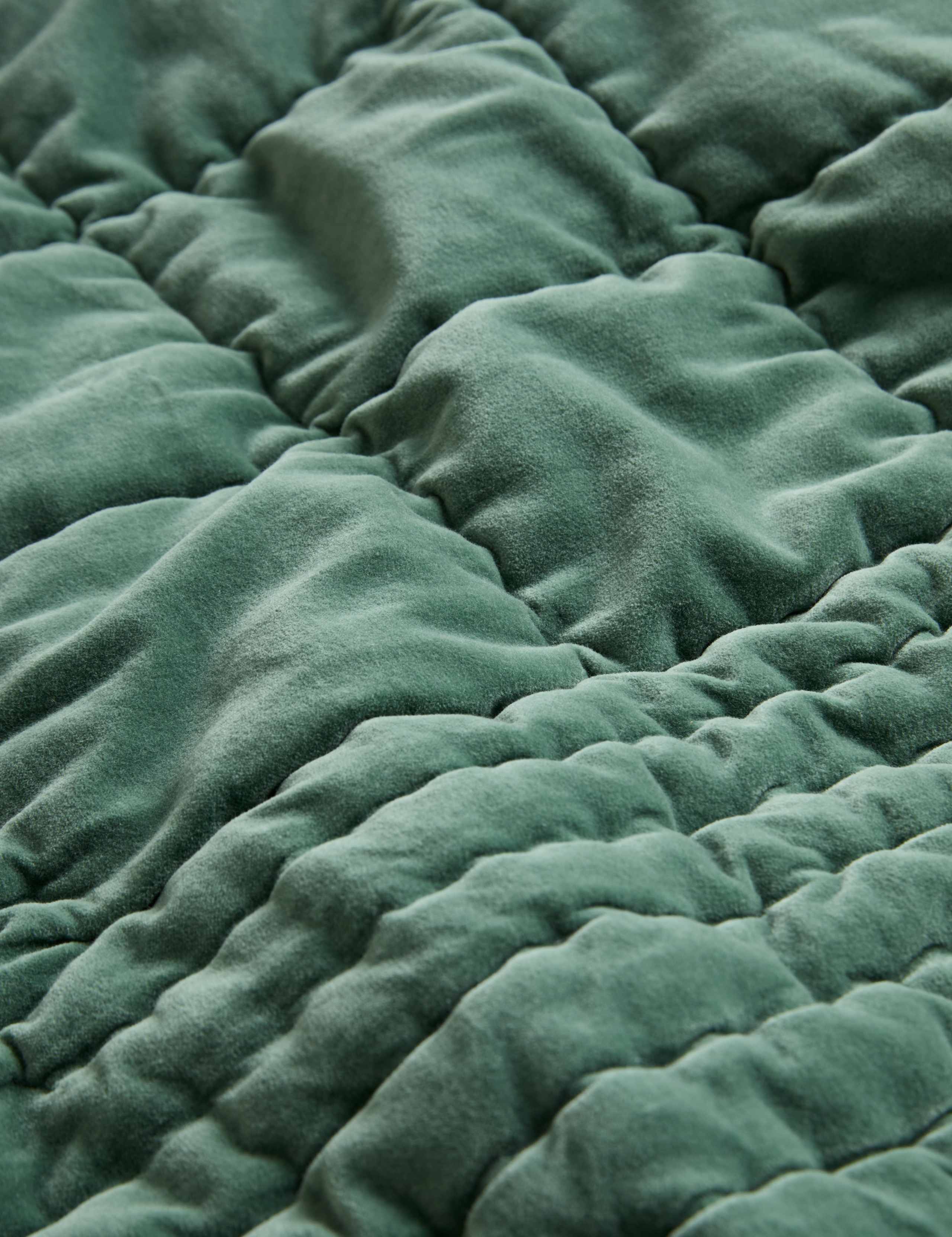 Cotton Velvet Quilted Bedspread 4 of 5