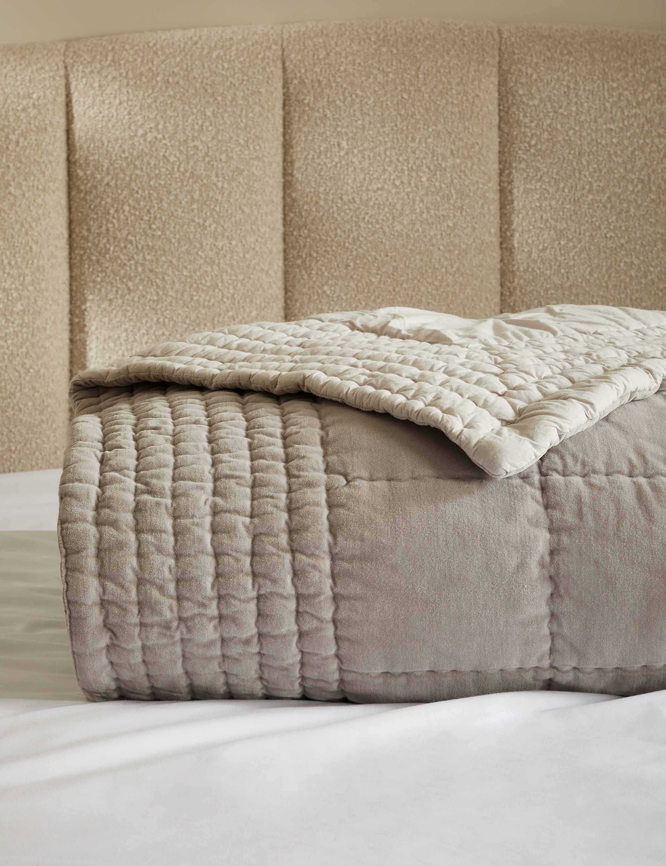 Cotton Velvet Quilted Bedspread 3 of 3