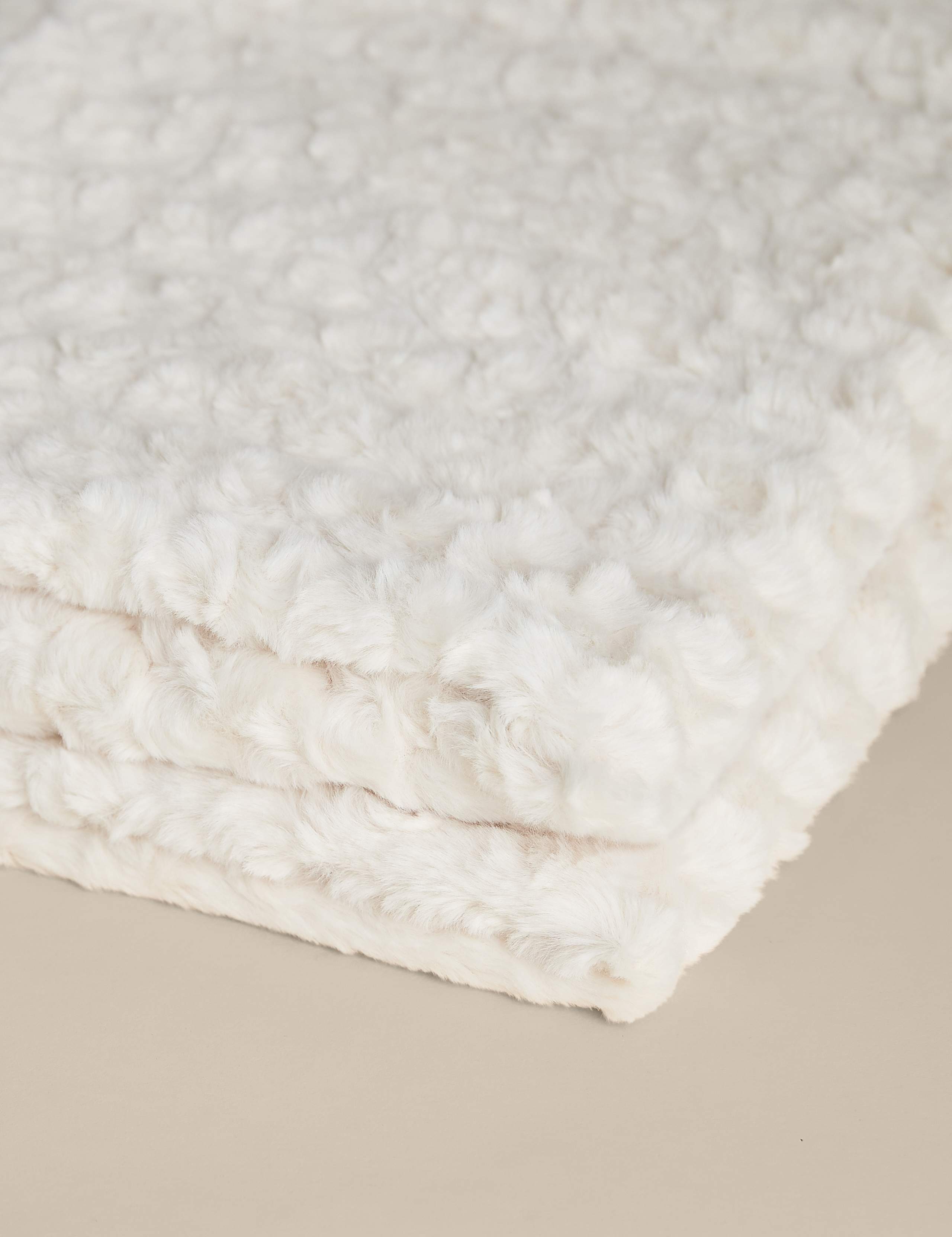 Large Textured Faux Fur Throw 3 of 4