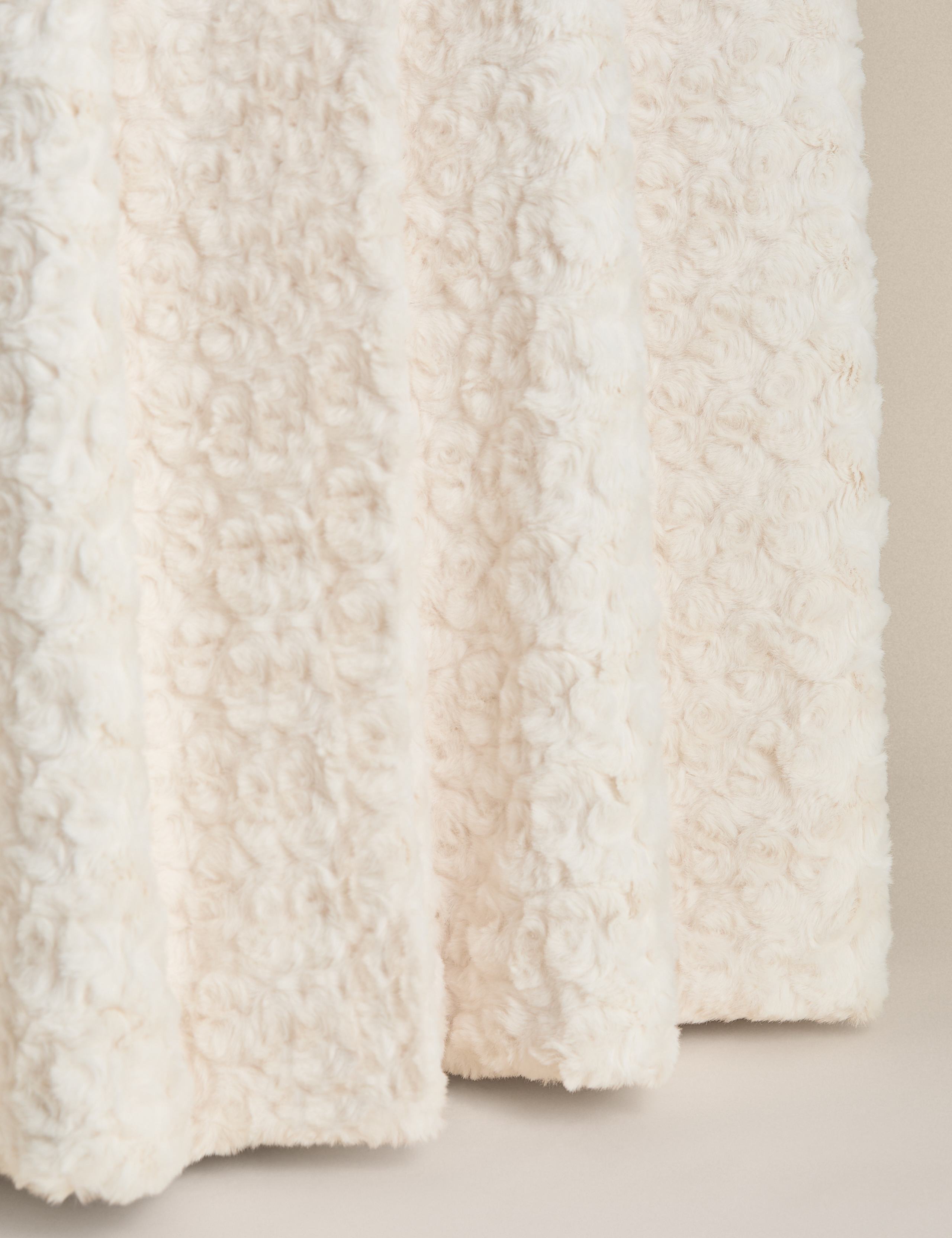 Large Textured Faux Fur Throw 4 of 4