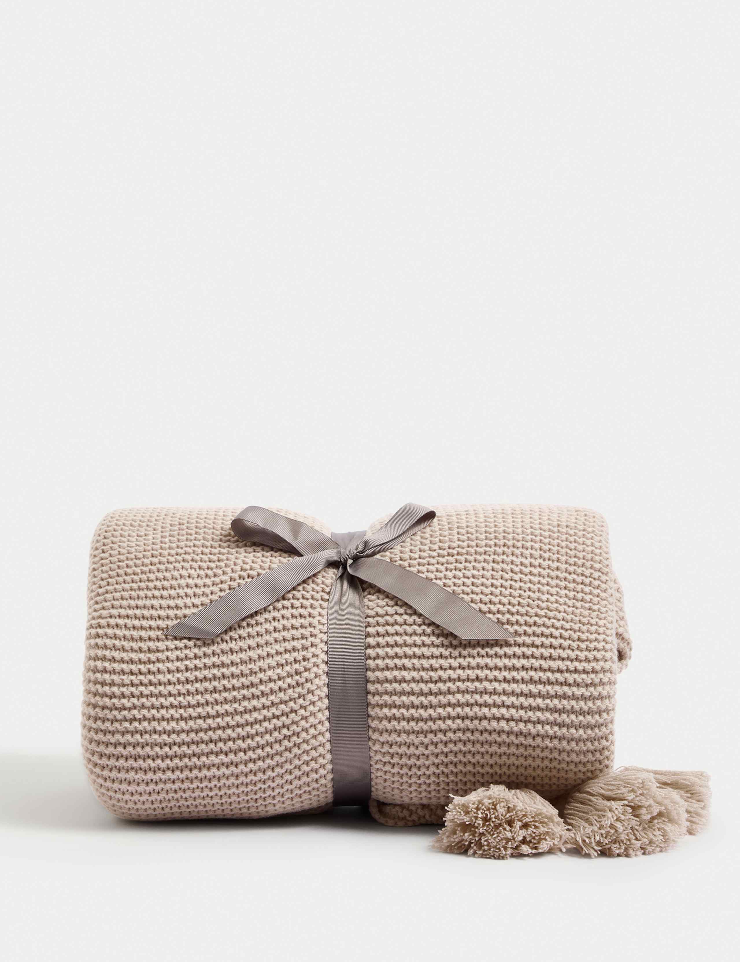 Knitted Tassel Throw 5 of 5