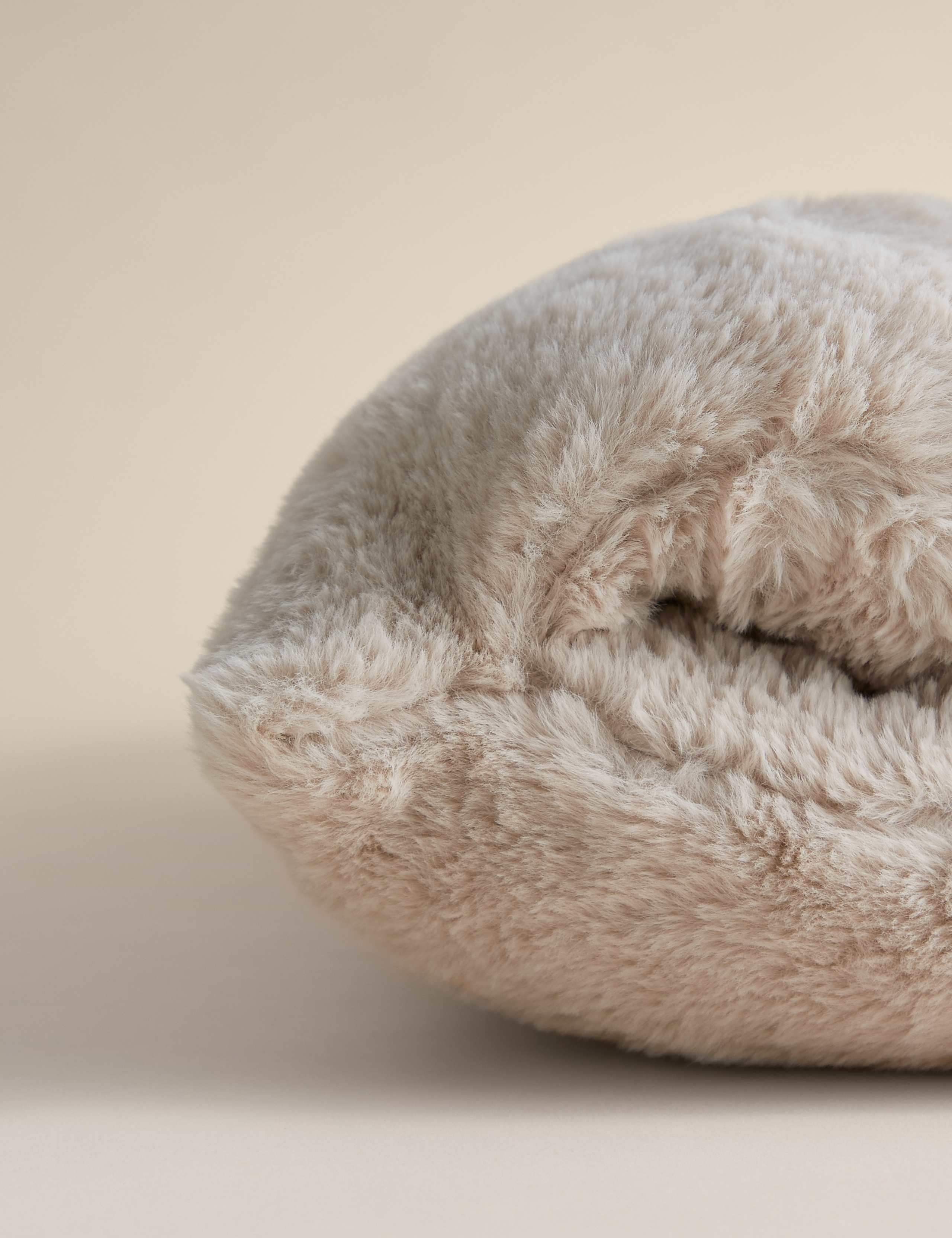 Supersoft Snooze Pocket Cushion 2 of 5