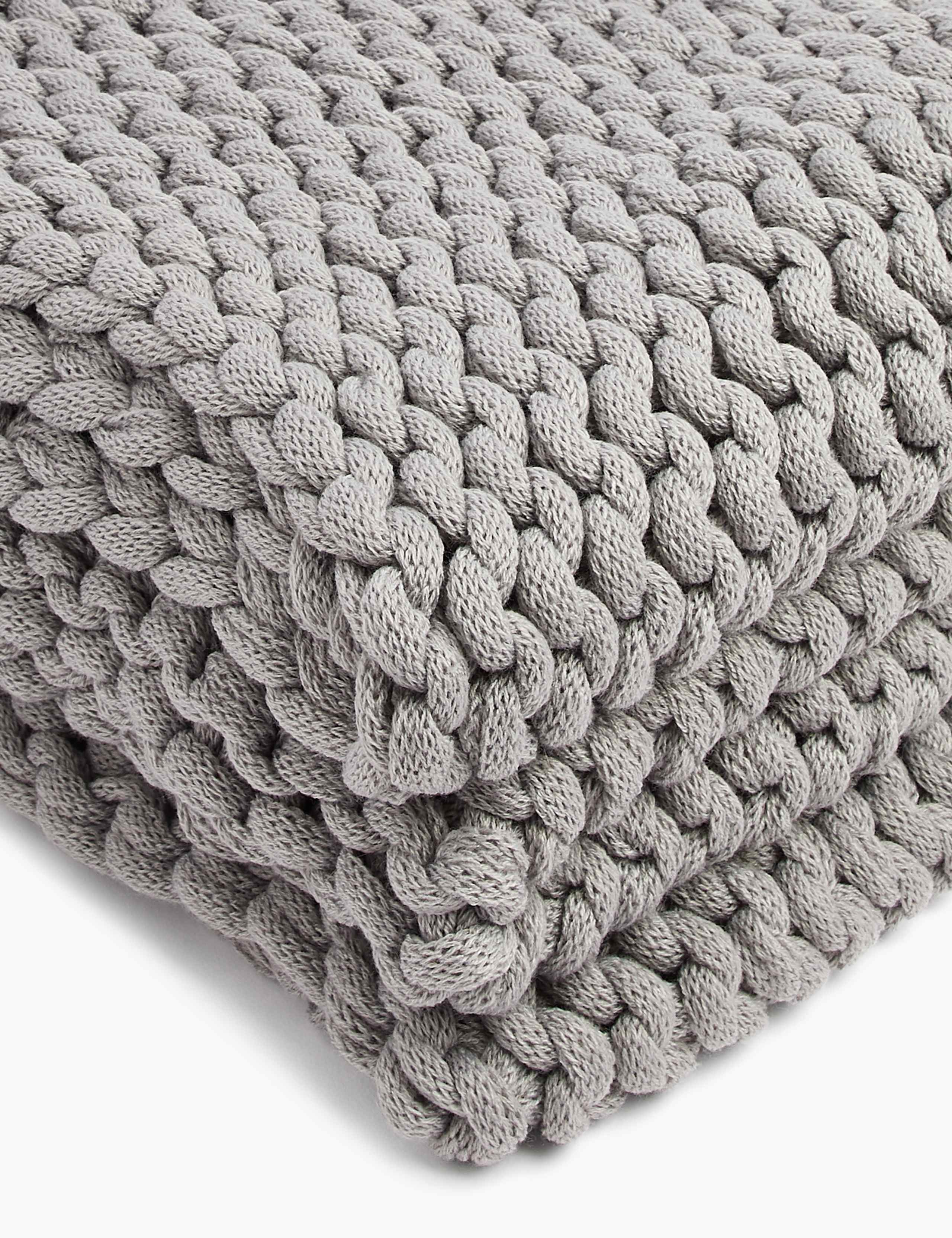 Chunky Knitted Throw 3 of 5