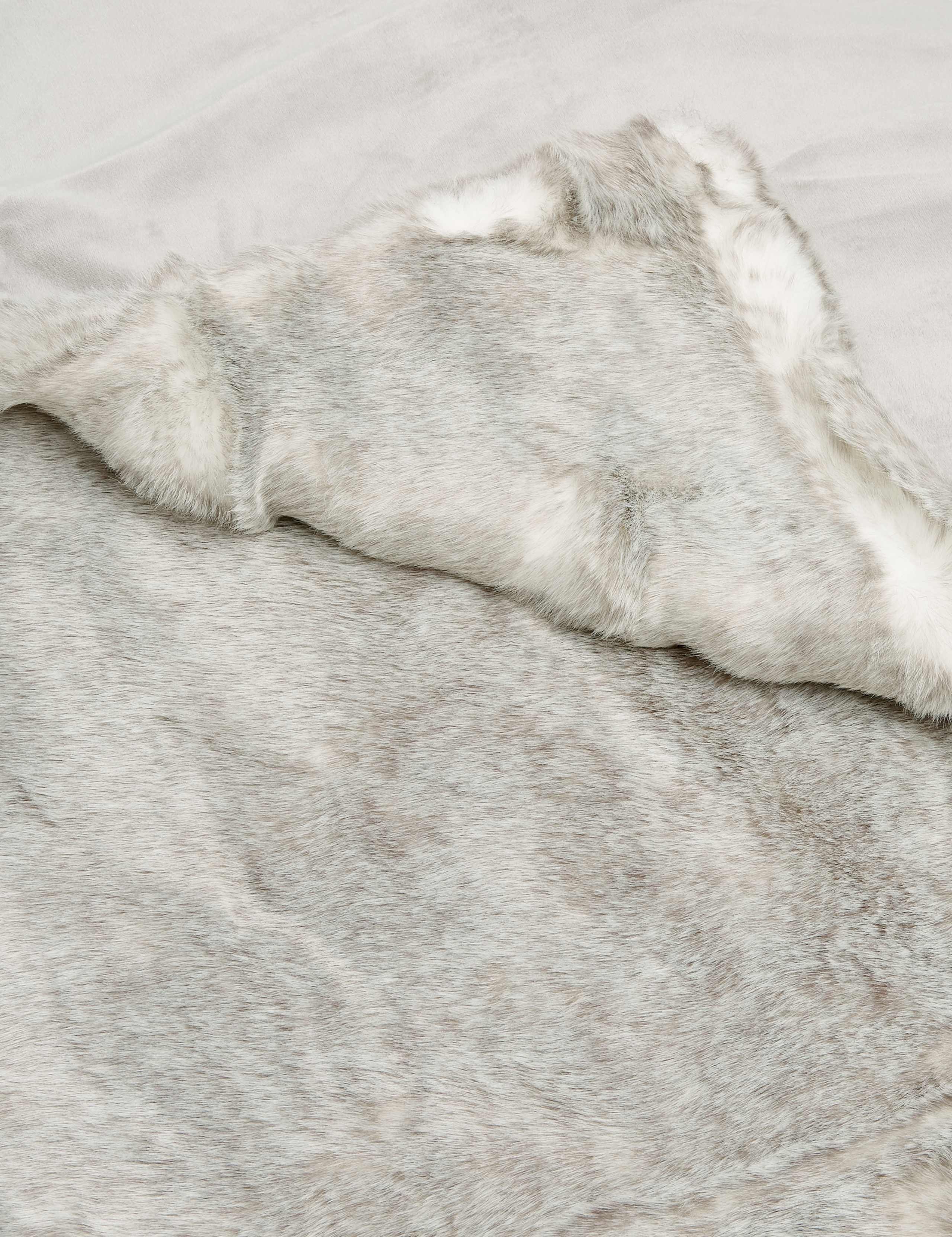 Faux Fur Luxury Throw 4 of 6