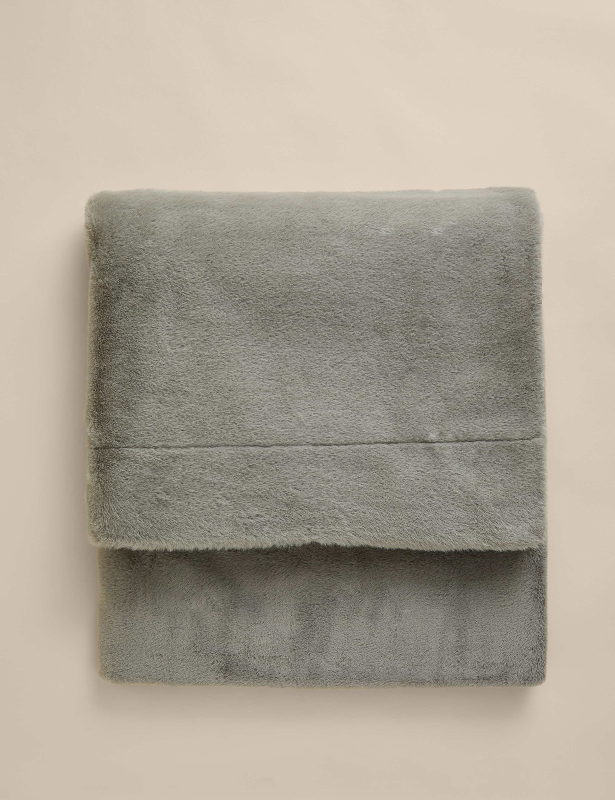 Supersoft Faux Fur Throw 1 of 4