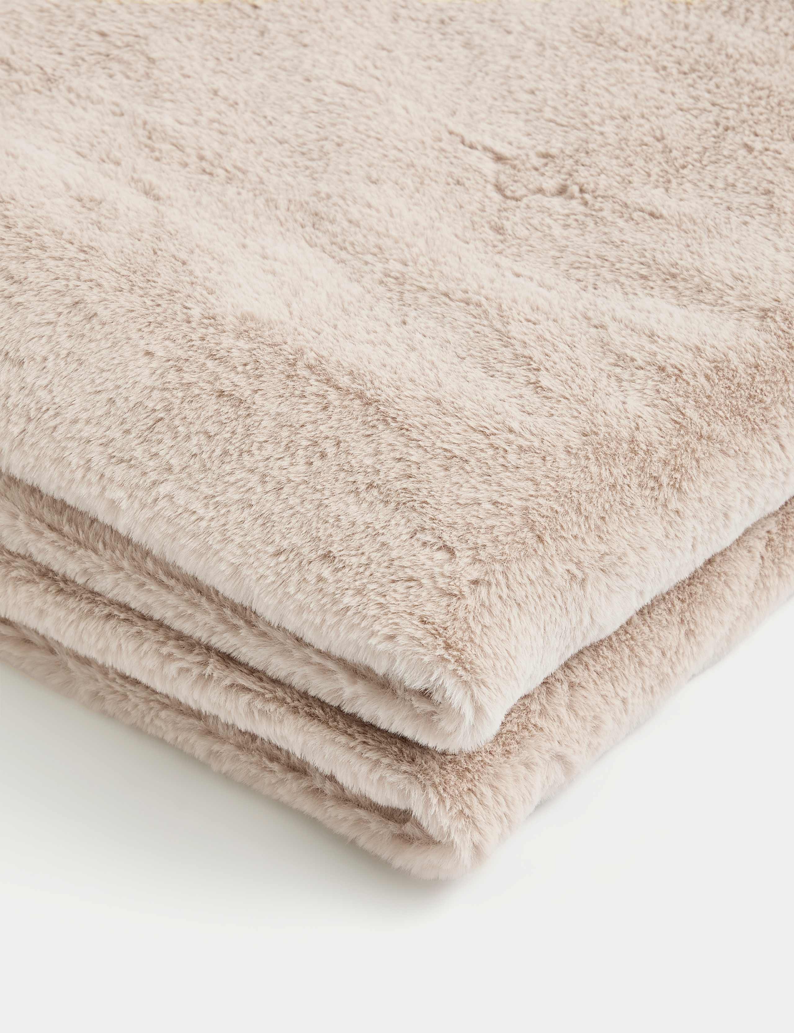 Supersoft Faux Fur Throw 3 of 4