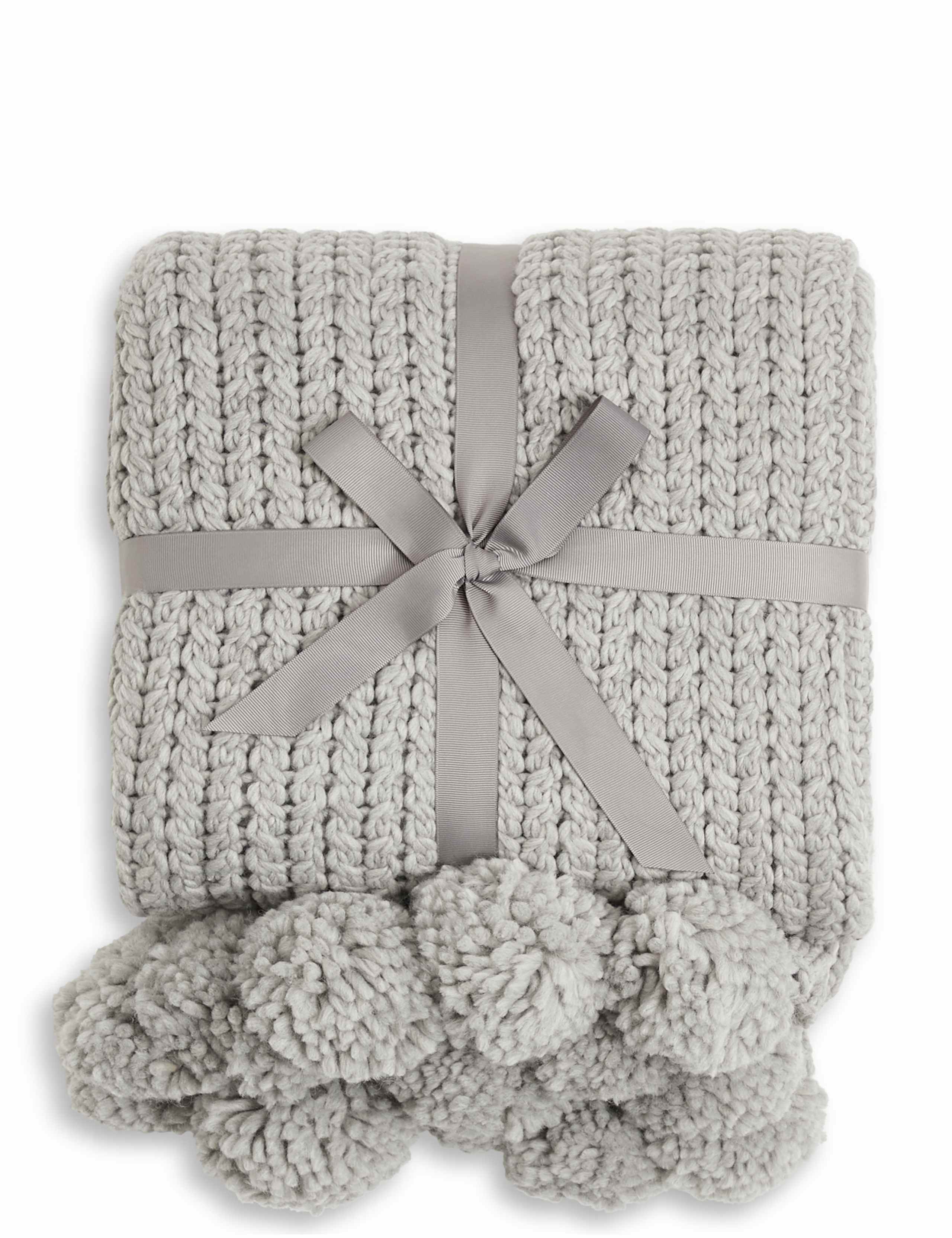 Chunky Pom Pom Throw 4 of 4