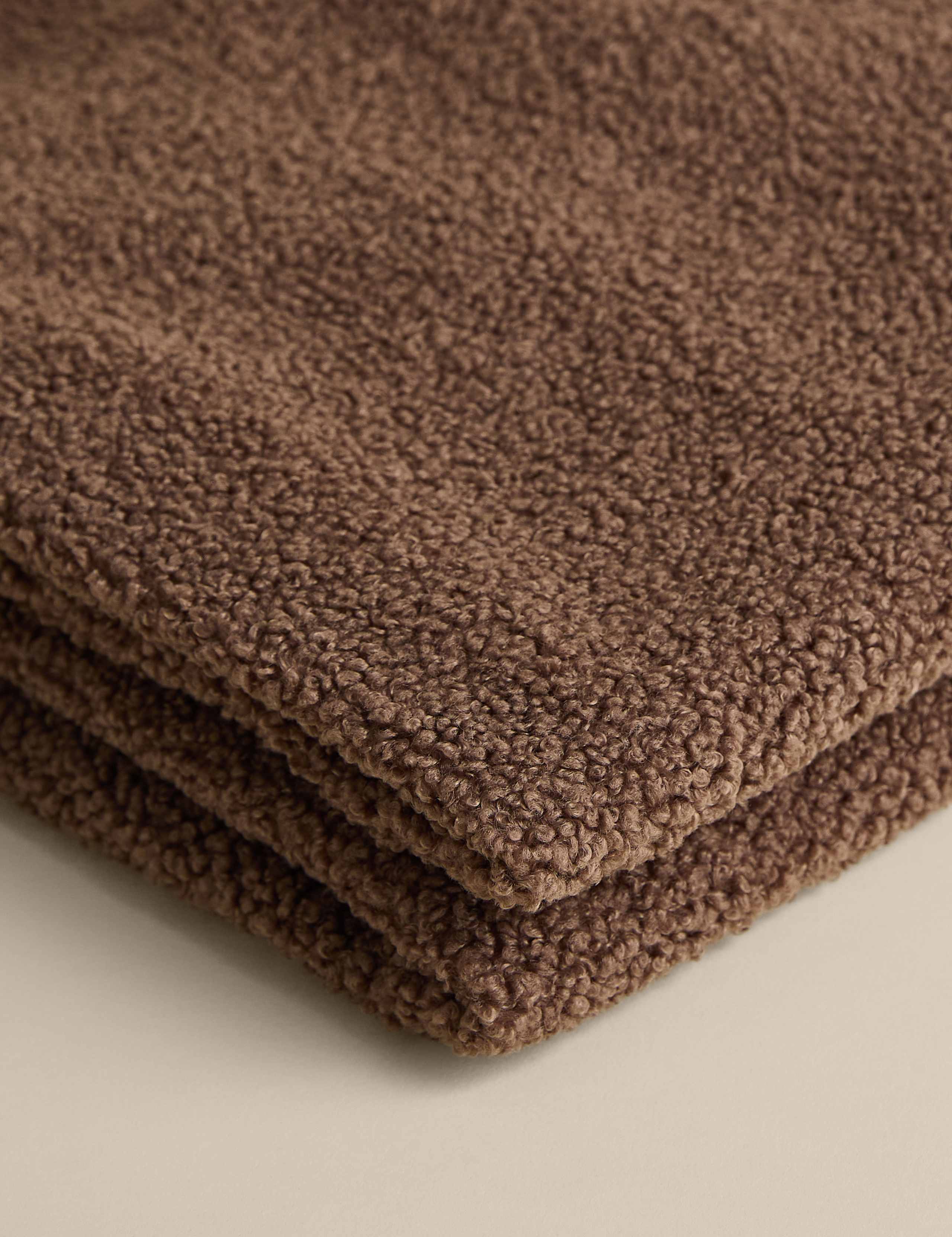 Borg Fleece Throw 2 of 4