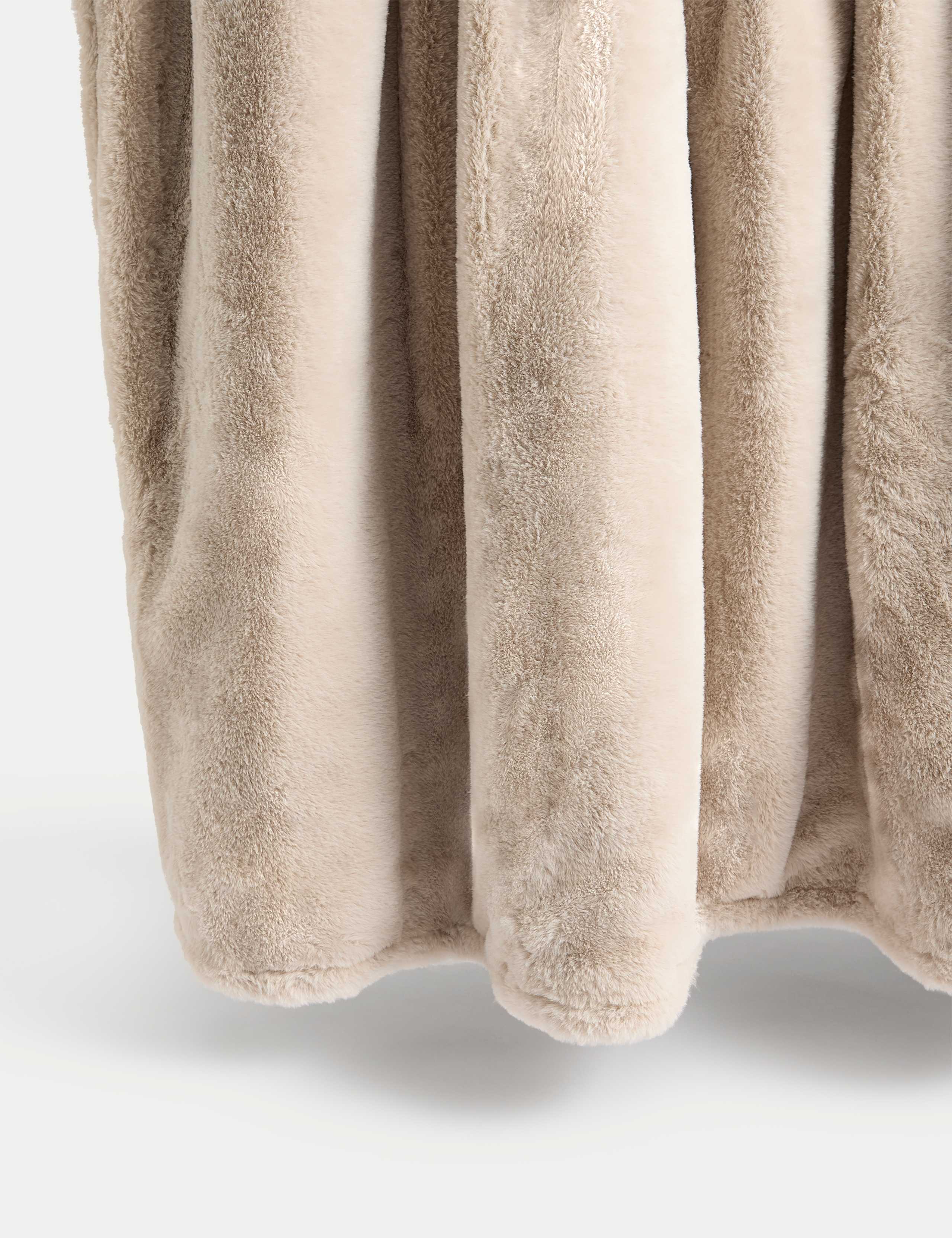 Supersoft Faux Fur Electric Throw 2 of 4