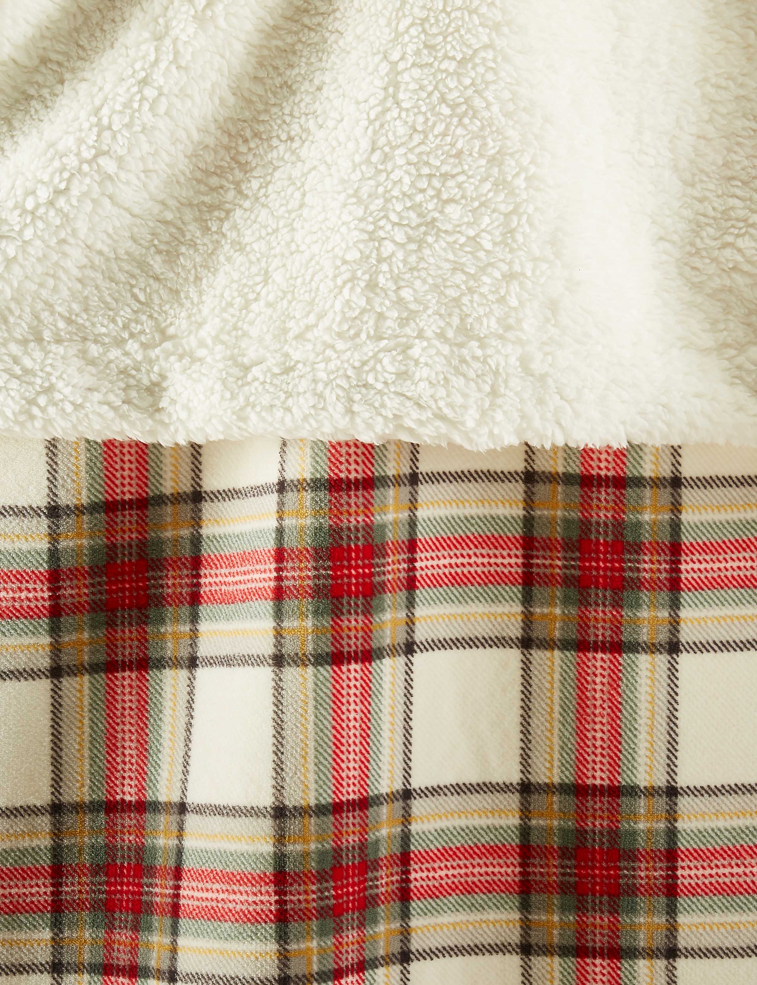 Austin Checked Fleece Throw 2 of 4