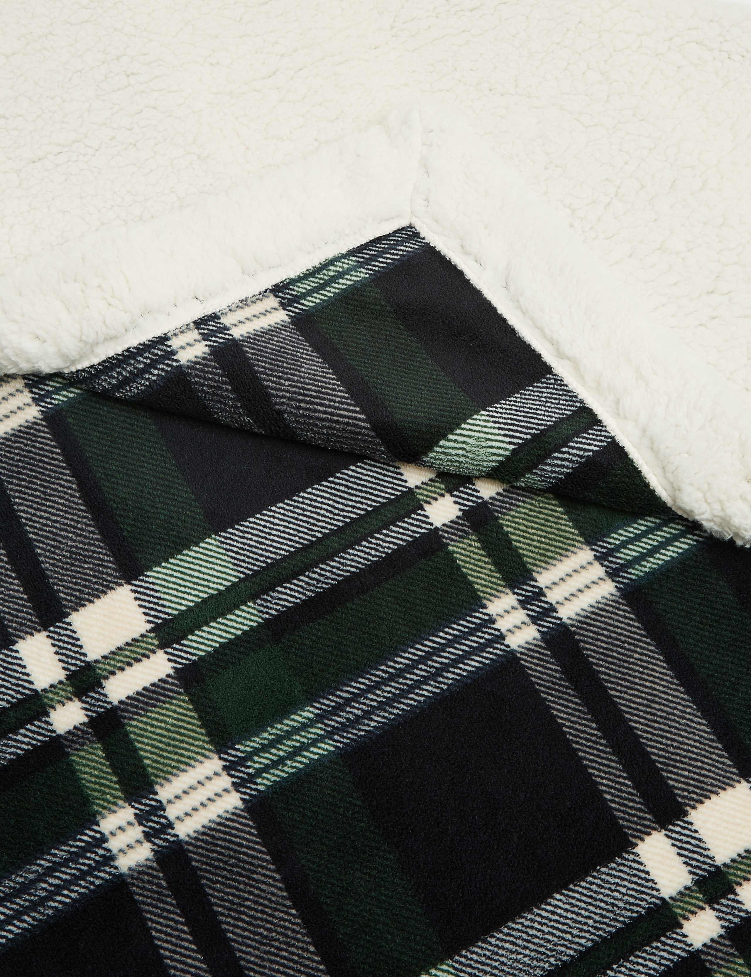 Fleece Checked Throw 3 of 5
