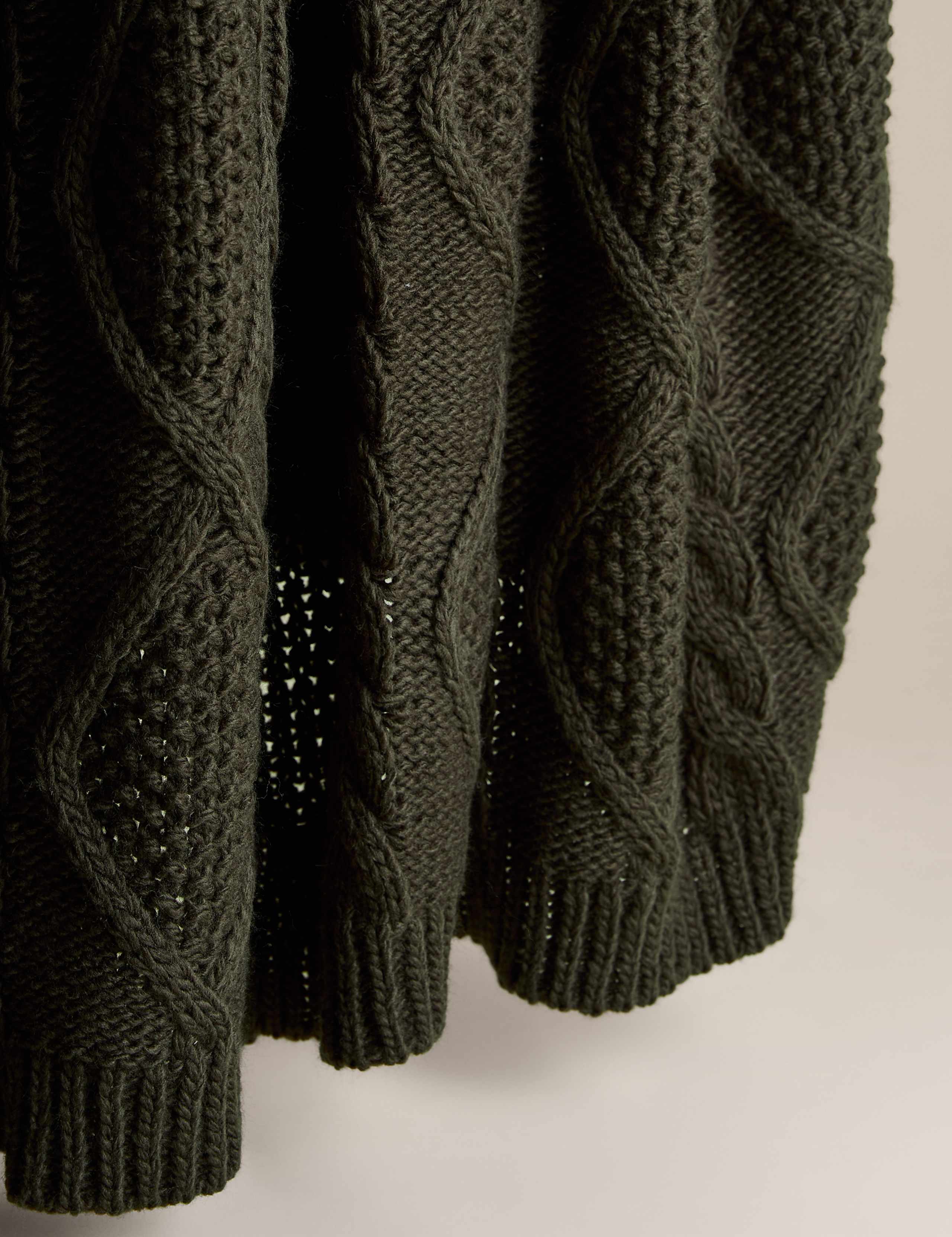 Cable Knit Throw 2 of 4