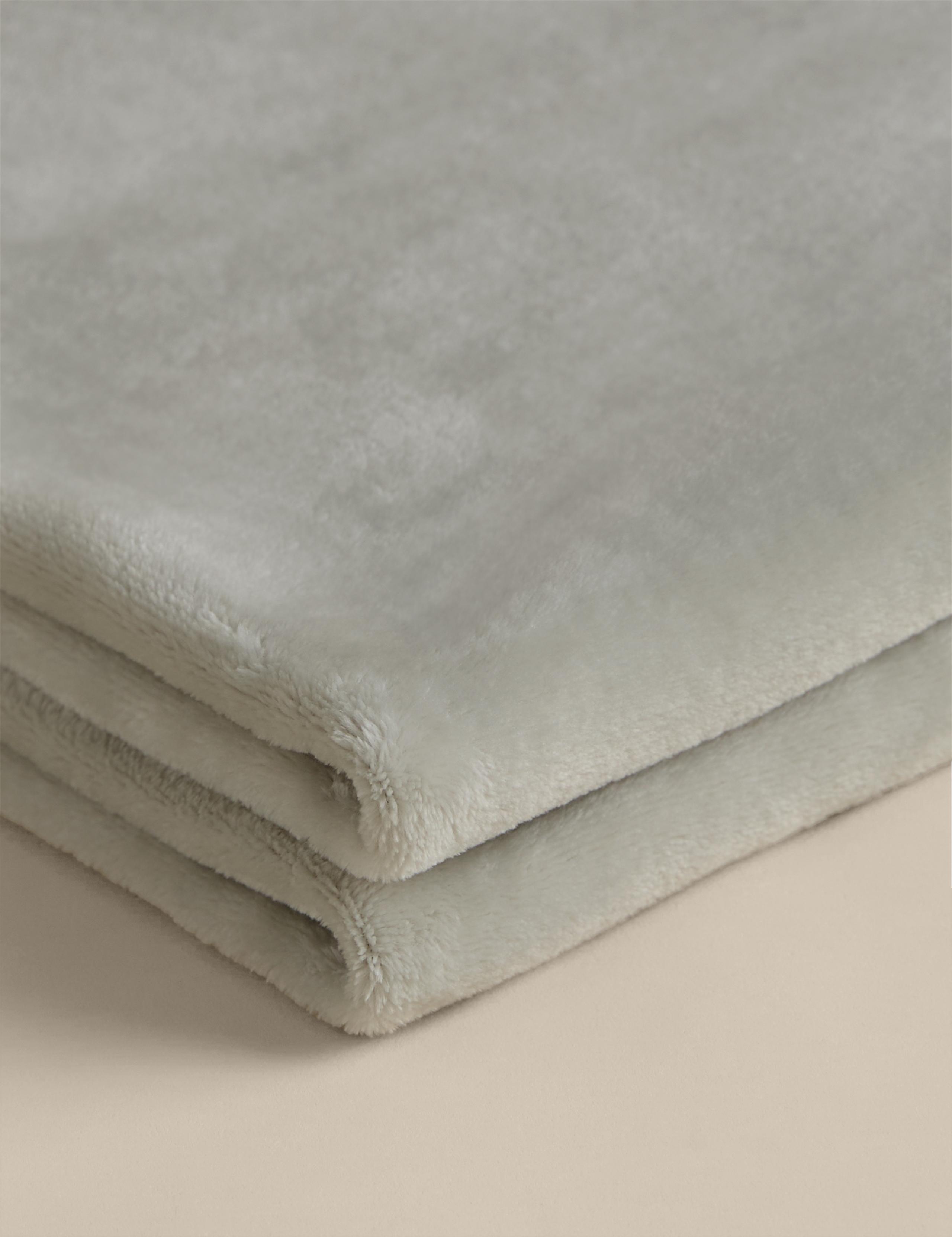 Soft Fleece Throw 4 of 4