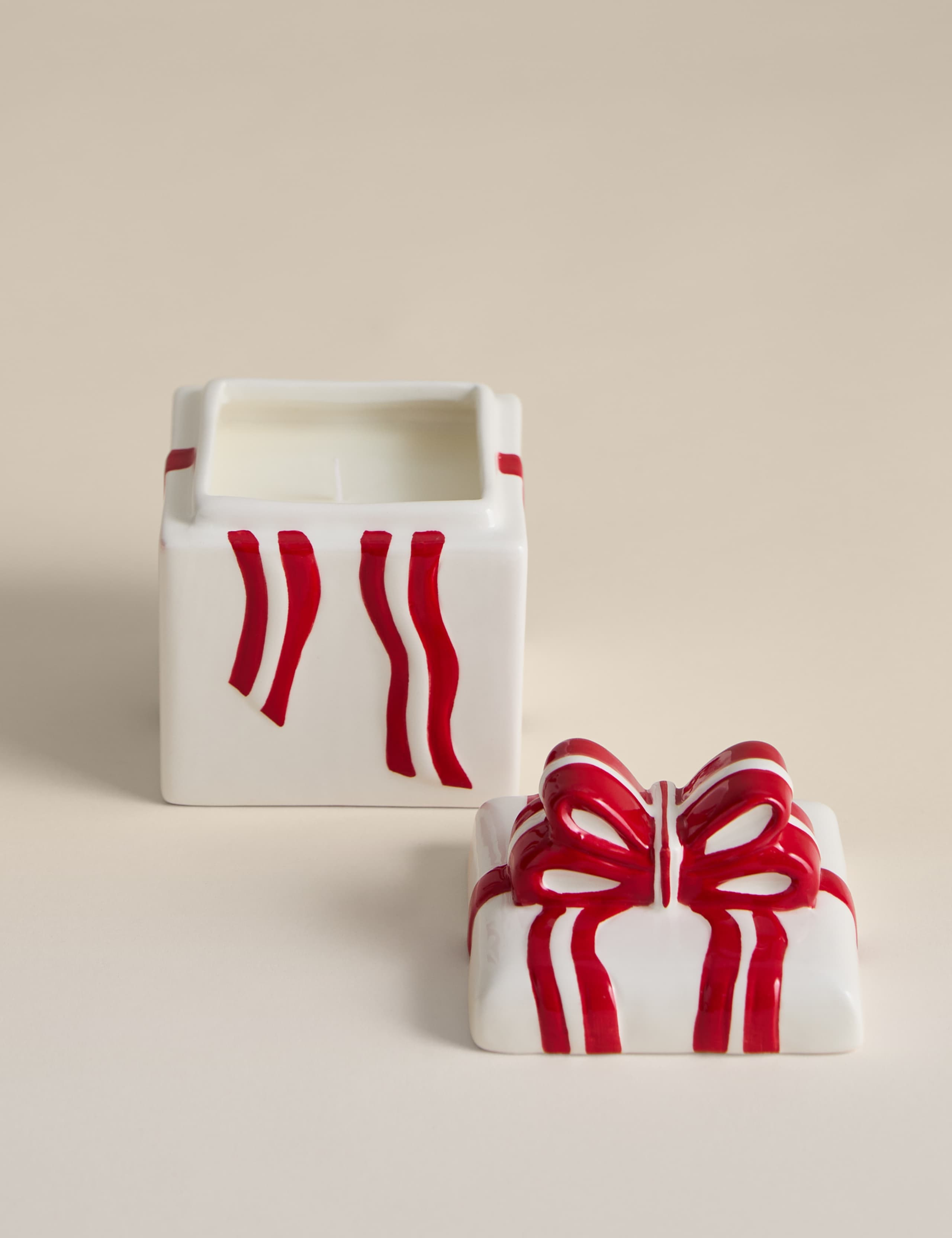 Mandarin, Clove & Cinnamon Present Candle 2 of 3