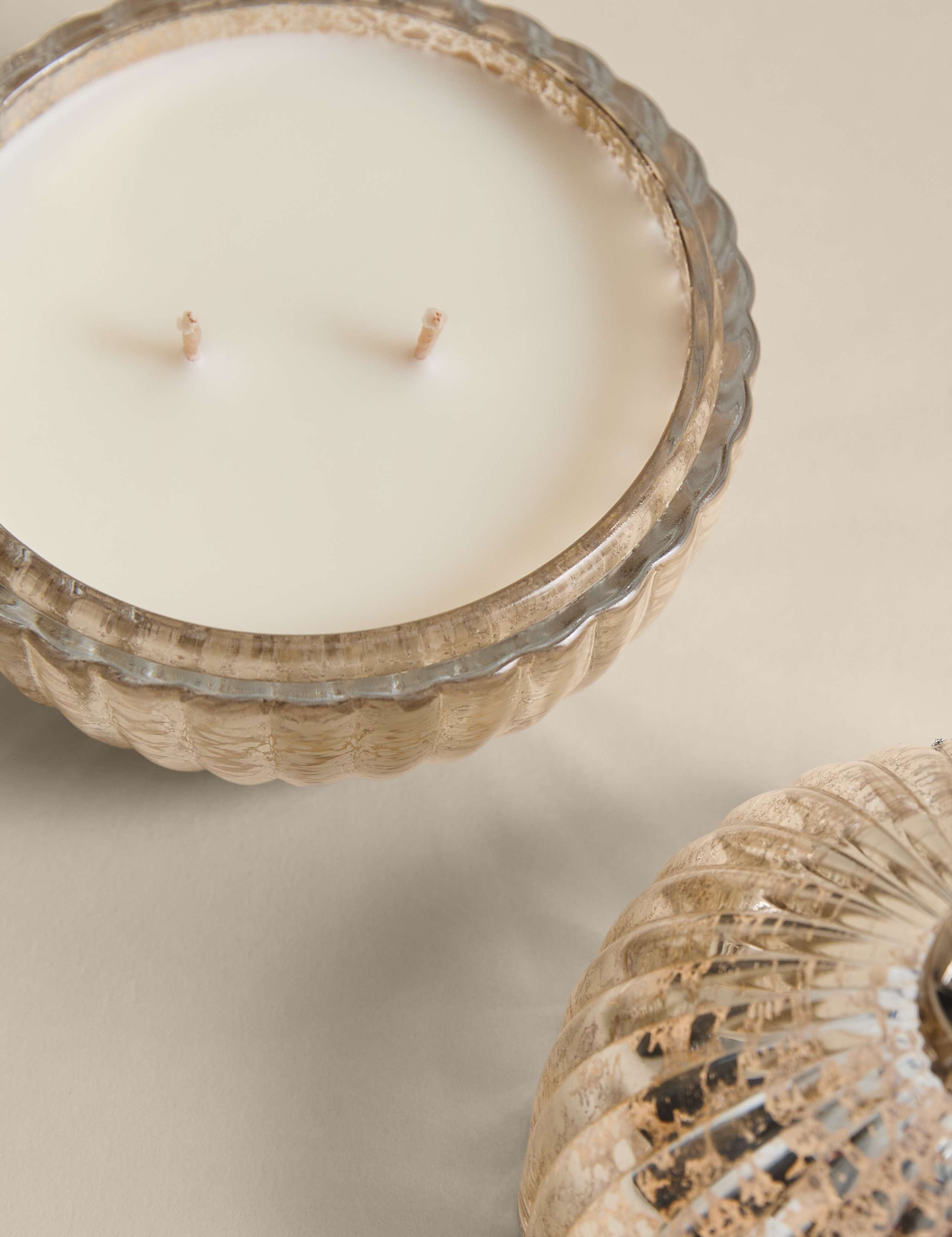 Frankincense & Myrrh Bauble Scented Candle 3 of 5