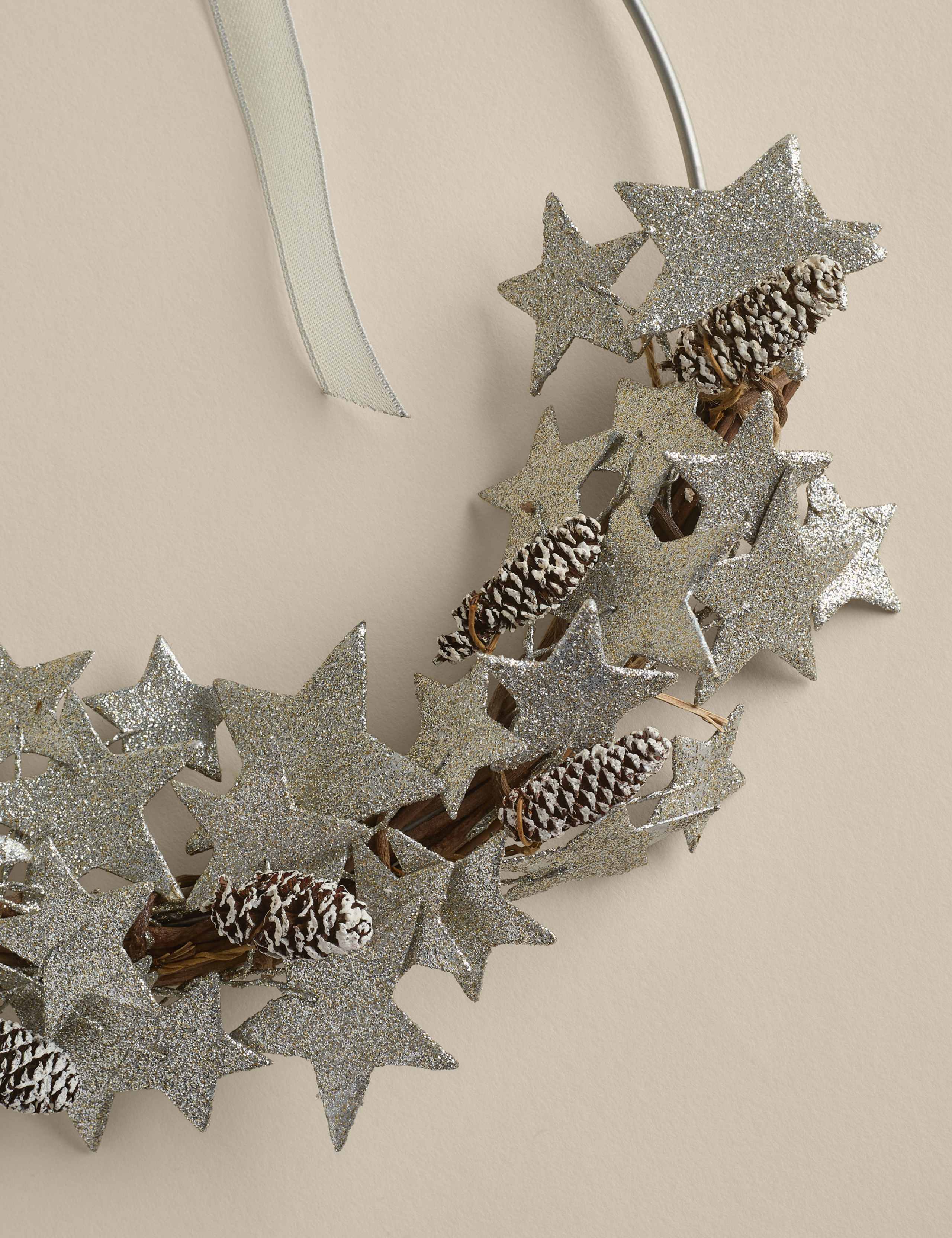 Frankincense & Myrrh Scented Wreath 2 of 3