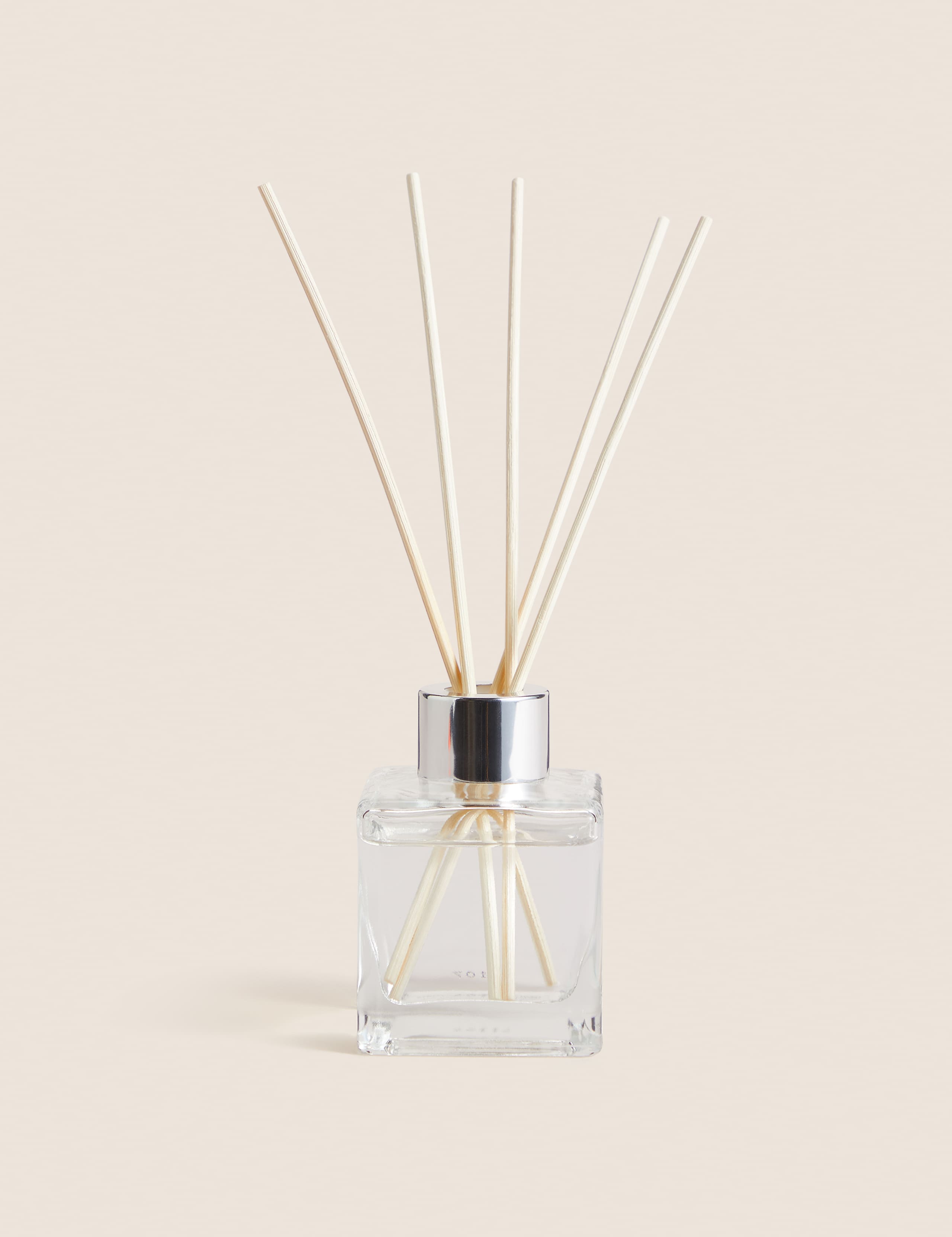 Fresh Linen 80ml Diffuser 2 of 3