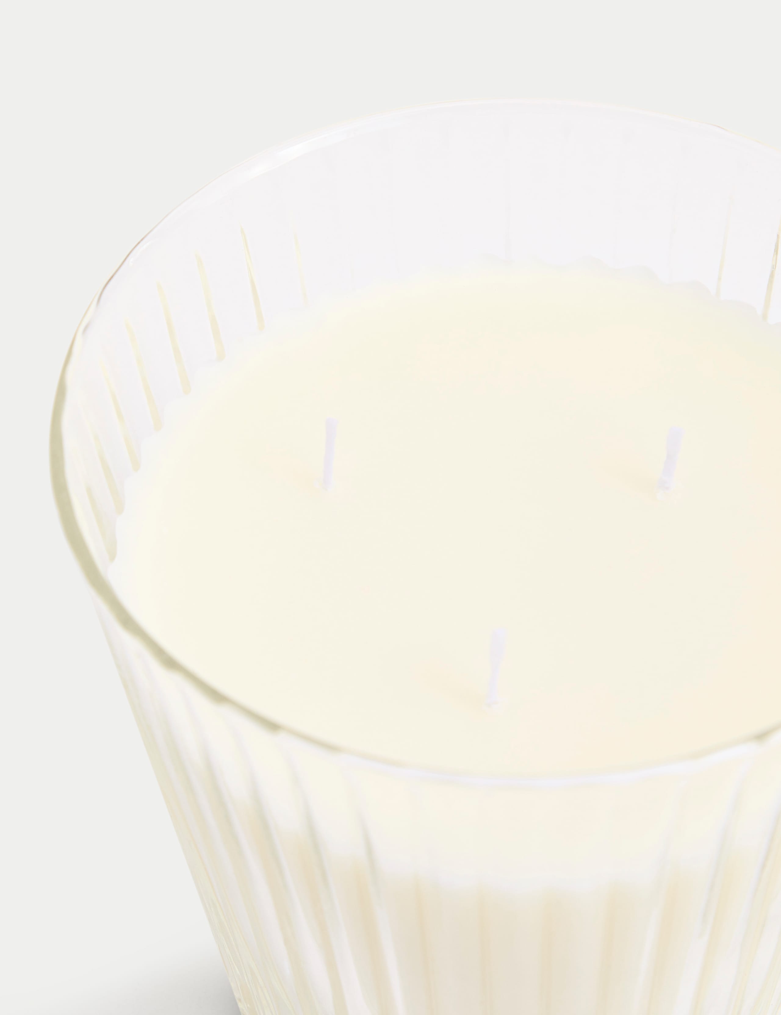 Garden Primrose 3 Wick Candle 2 of 3