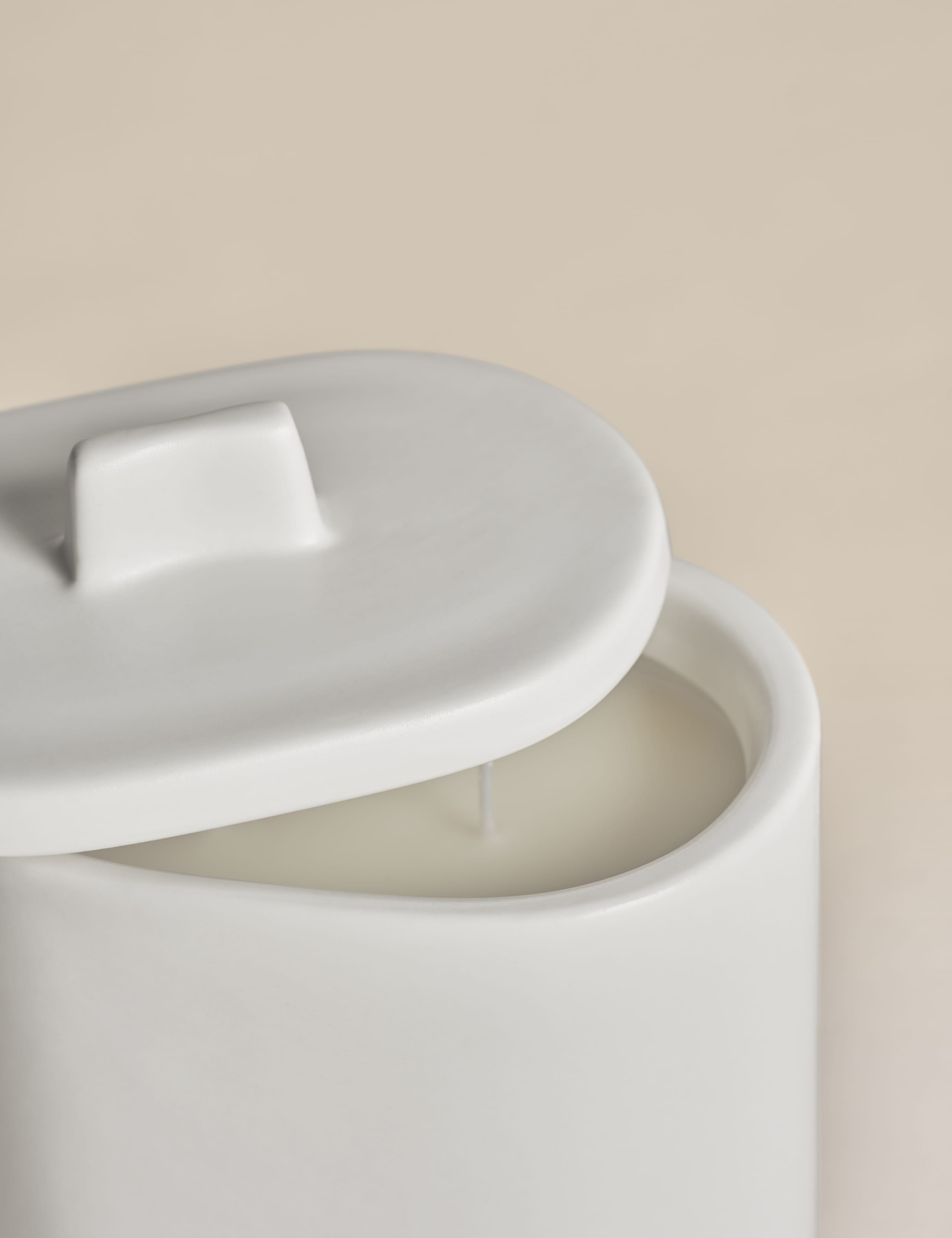 No. 1 Fragrance Lidded Ceramic Candle 330g 6 of 7