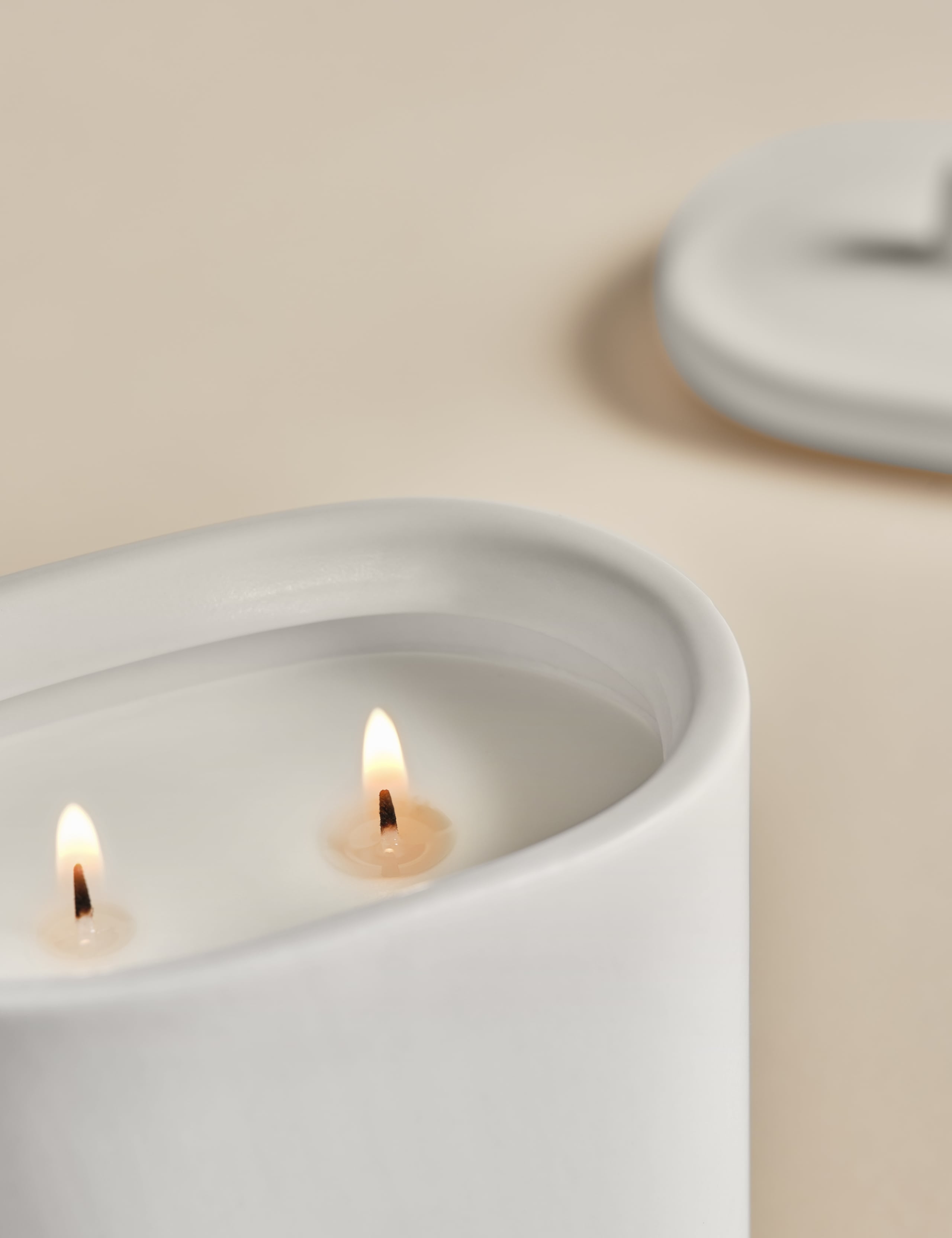 No. 1 Fragrance Lidded Ceramic Candle 330g 2 of 7