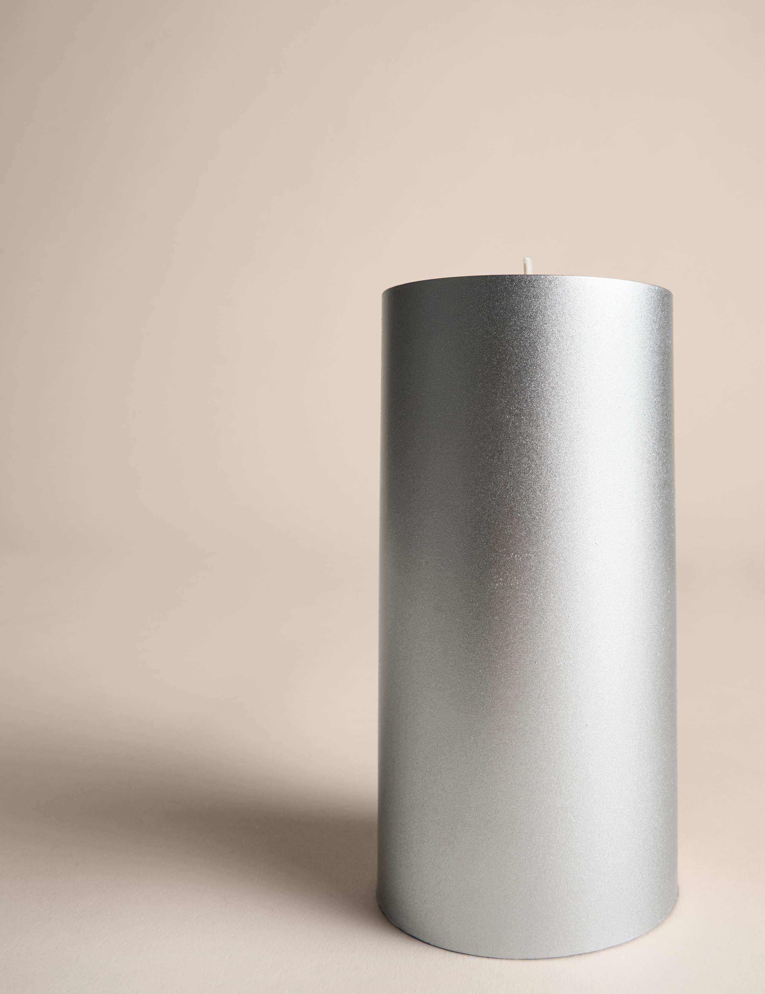 Set of 2 Pillar Candles 3 of 5