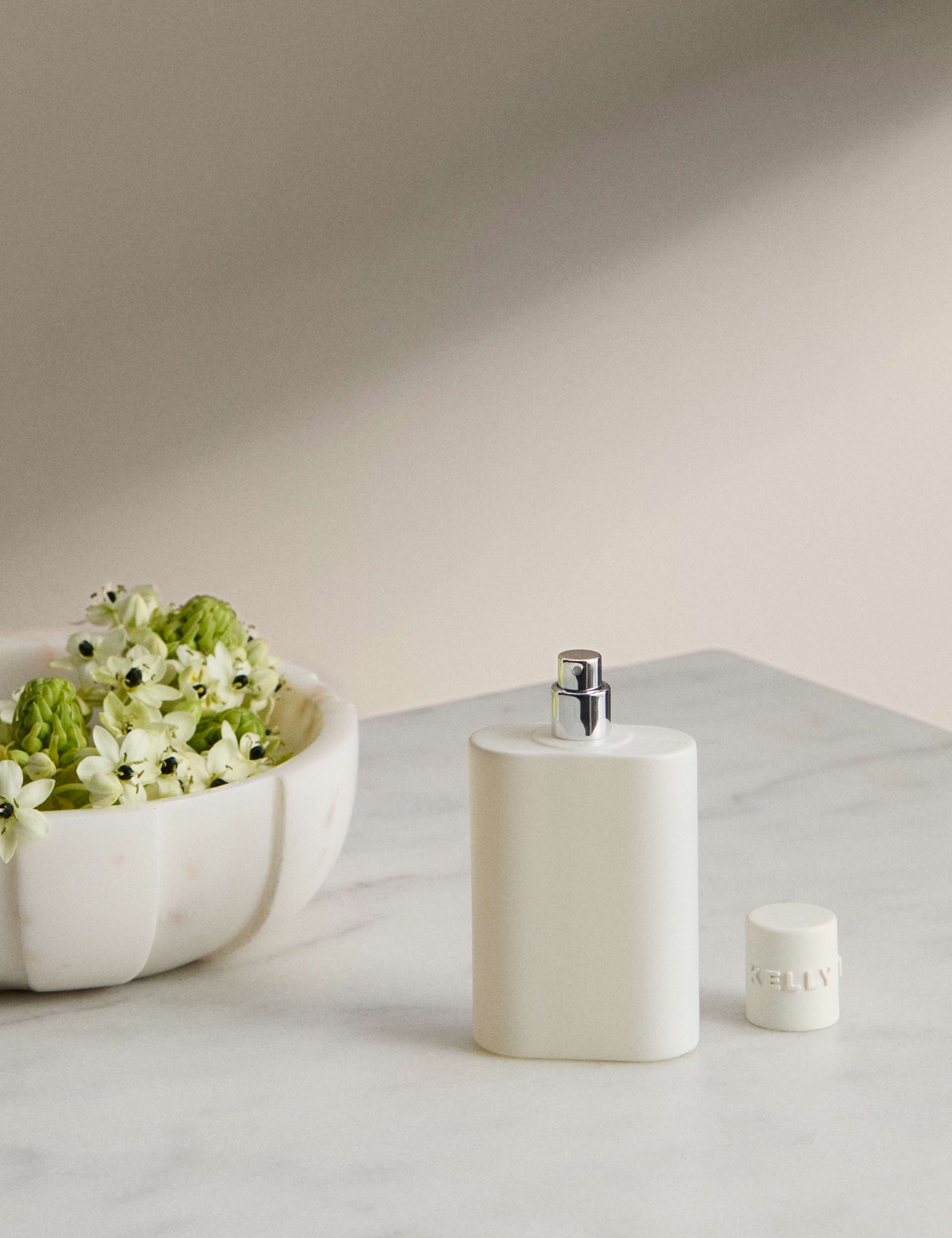 No.1 Fragrance Room Spray 1 of 7