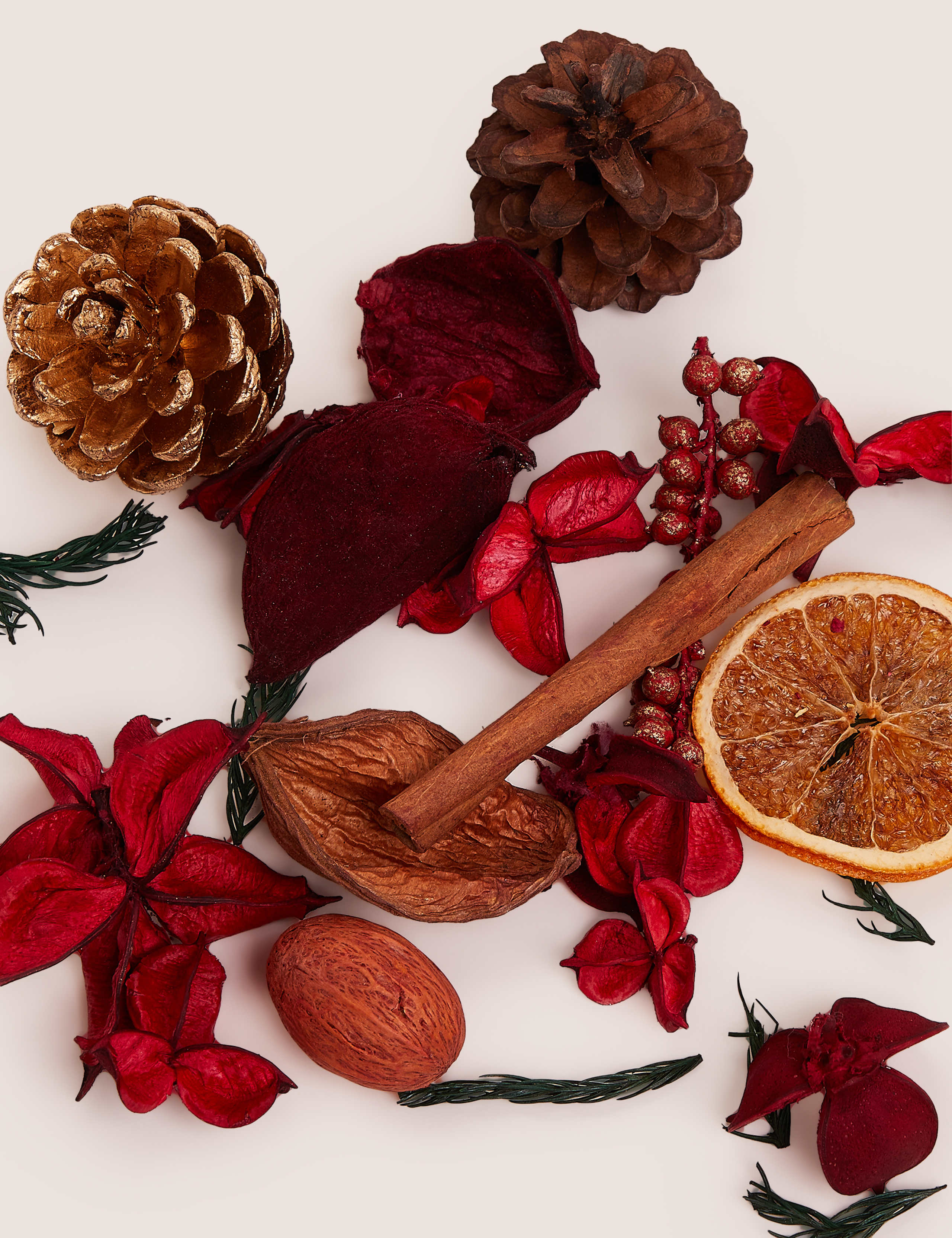 Mandarin, Cinnamon & Clove Pot Pourri 2 of 3