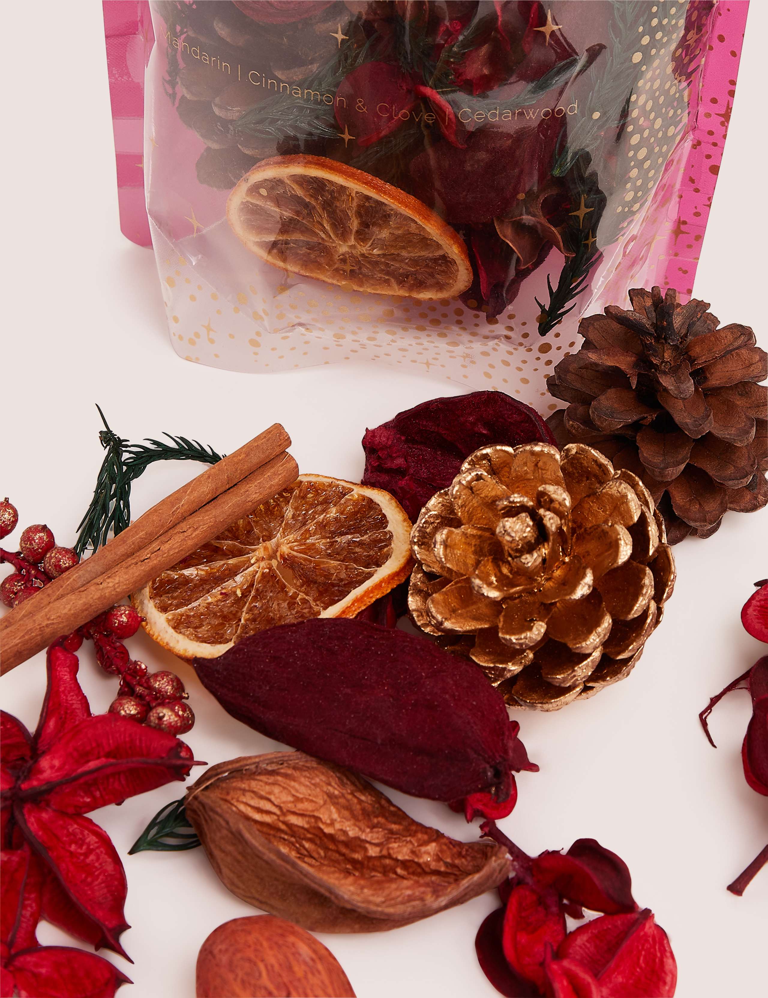 Mandarin, Cinnamon & Clove Pot Pourri 3 of 3