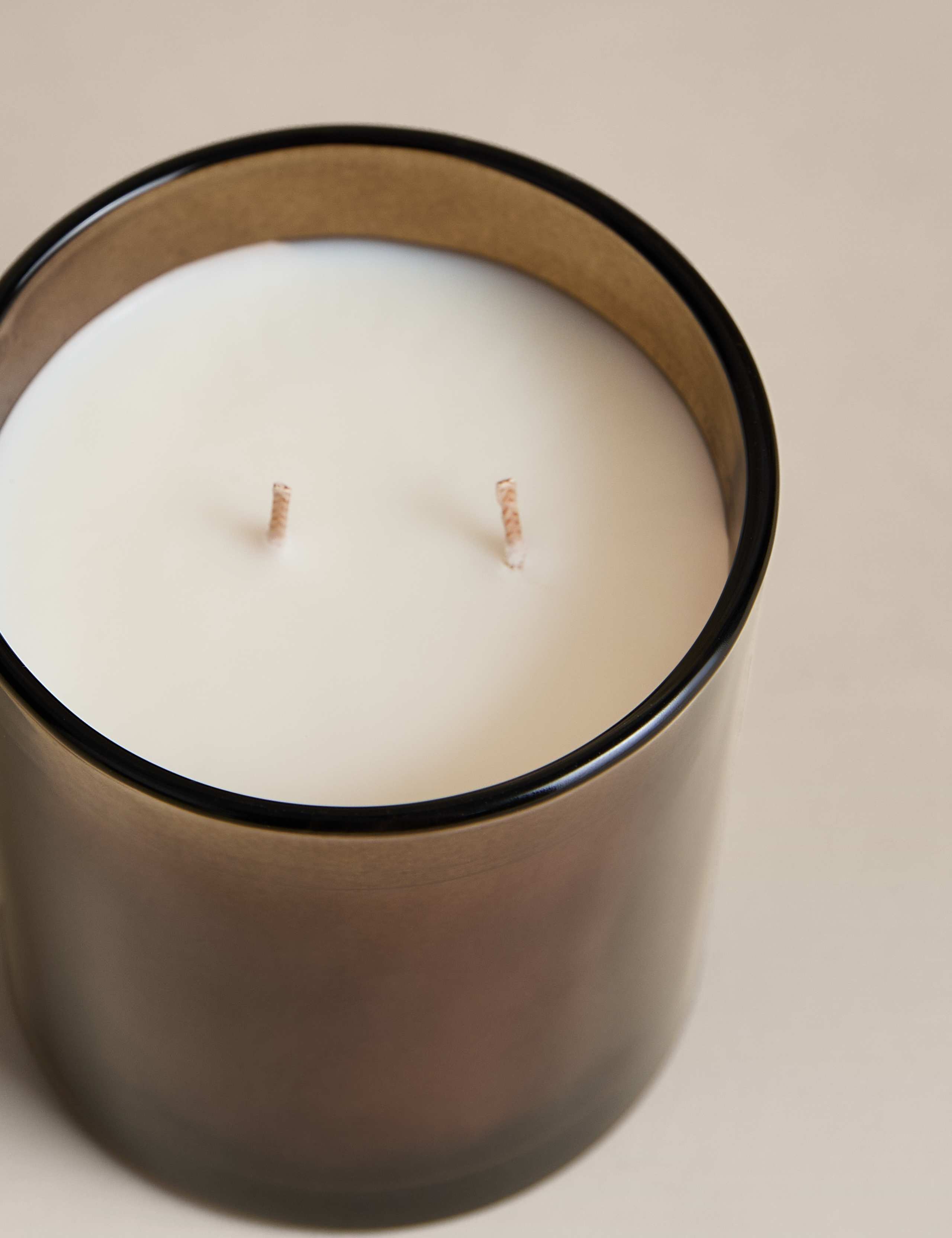 Frankincense & Myrrh Scented Candle 2 of 4