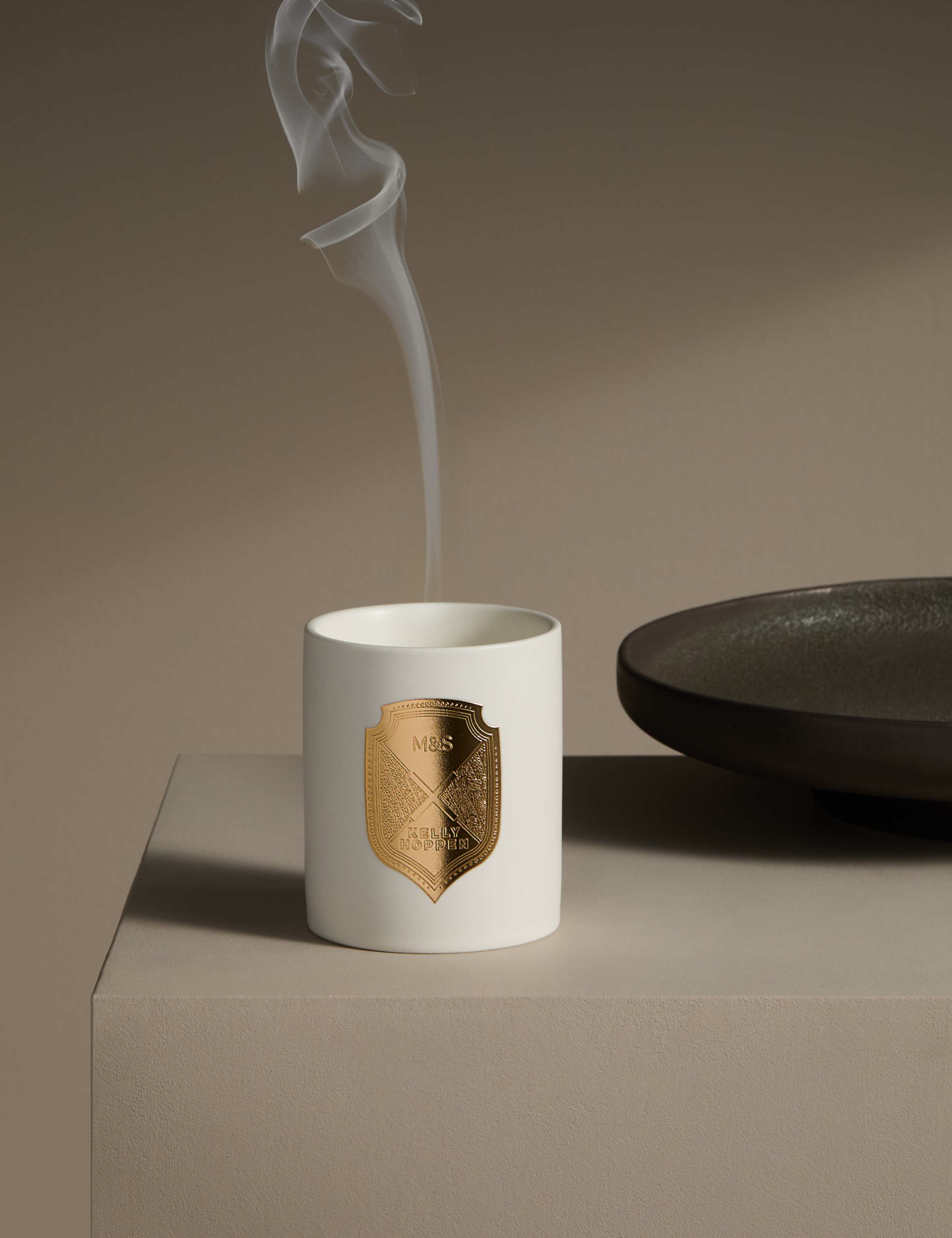 No.1 Fragrance Candle 1 of 8
