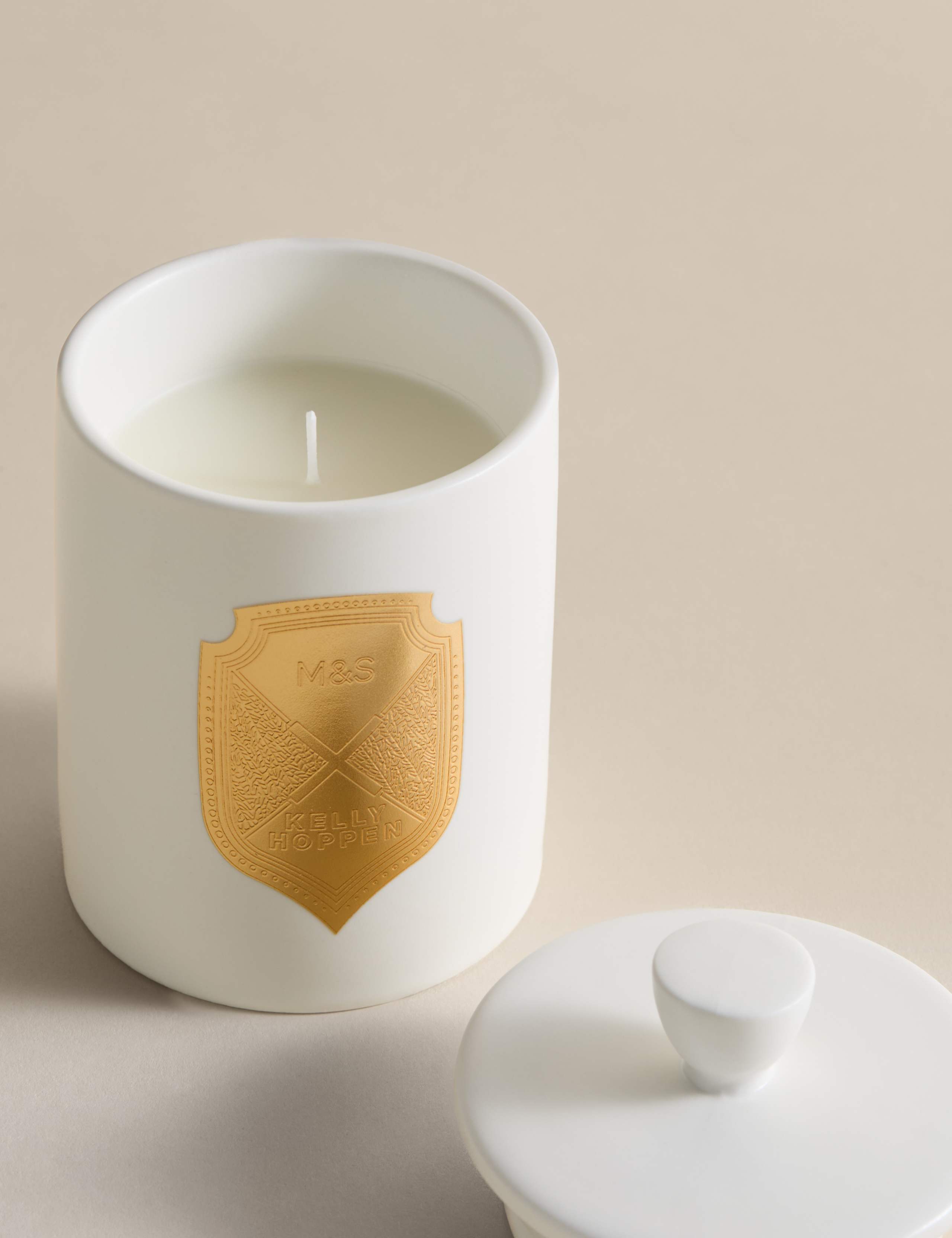 No.1 Fragrance Candle 5 of 8