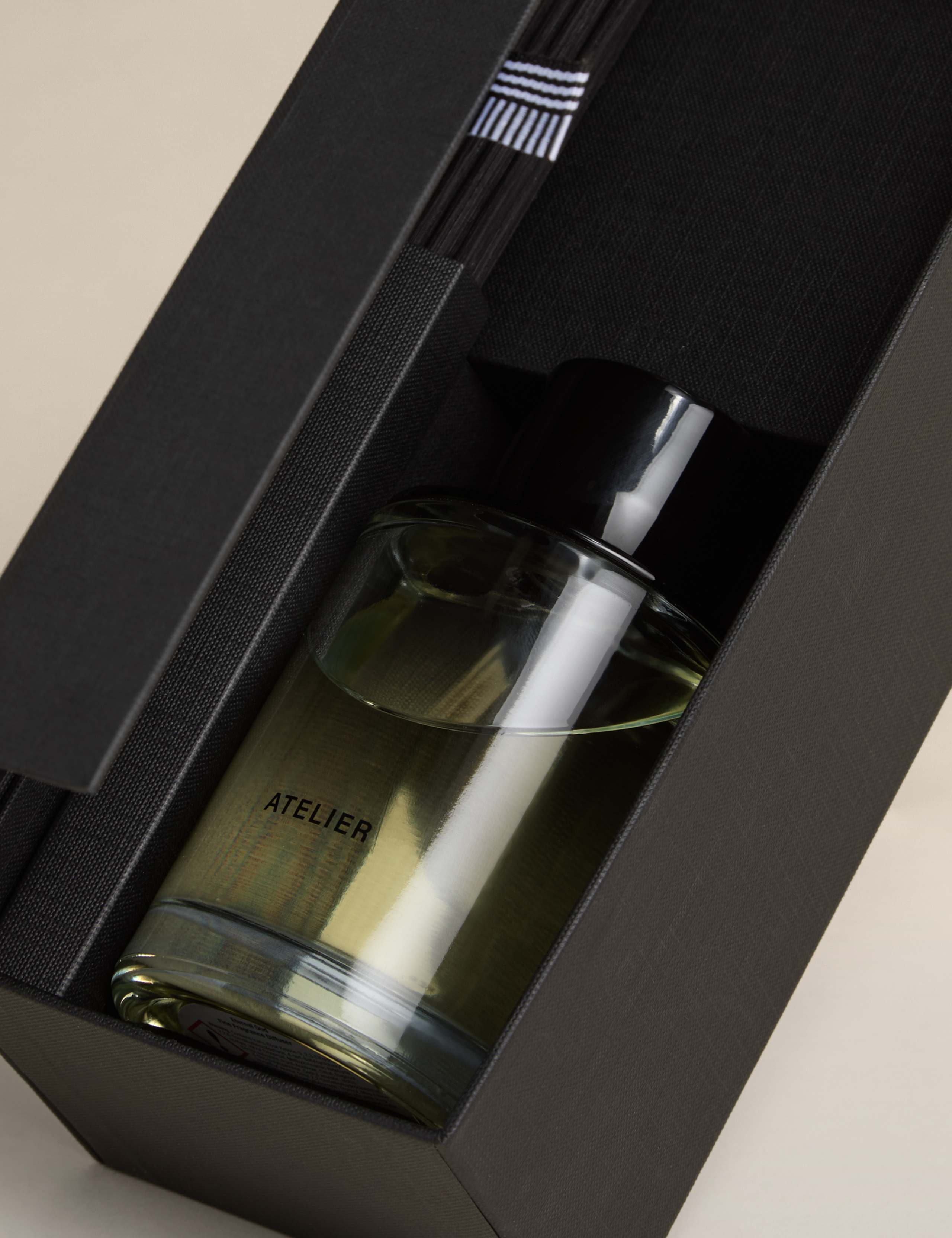 Eternal Oud Diffuser 3 of 4