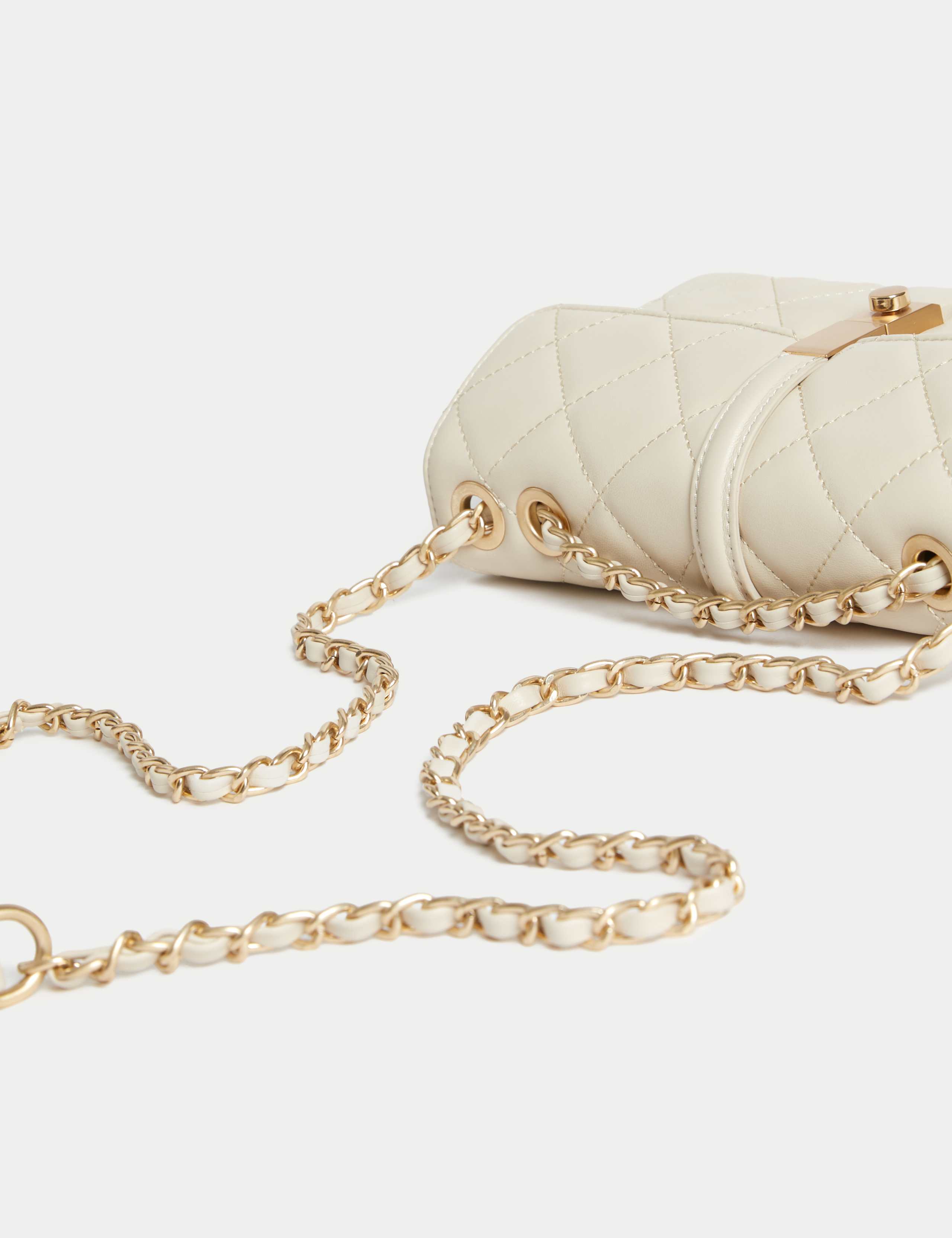 Quilted Chain Strap Cross Body Shoulder Bag 2 of 5